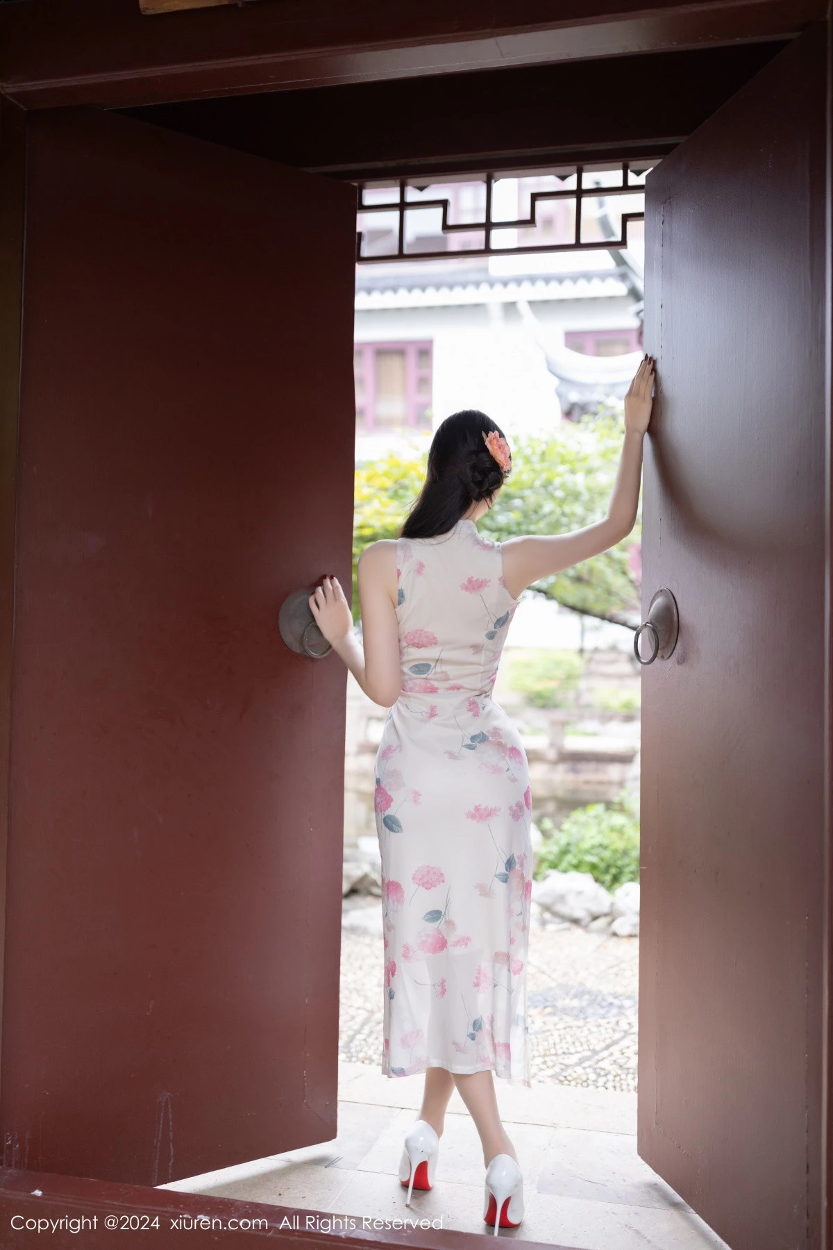 秀人集.com_[XiuRen秀人网]No.9087_模特小逗逗性感粉色图案连衣裙配超薄肉丝秀曼妙身姿诱惑写真79P