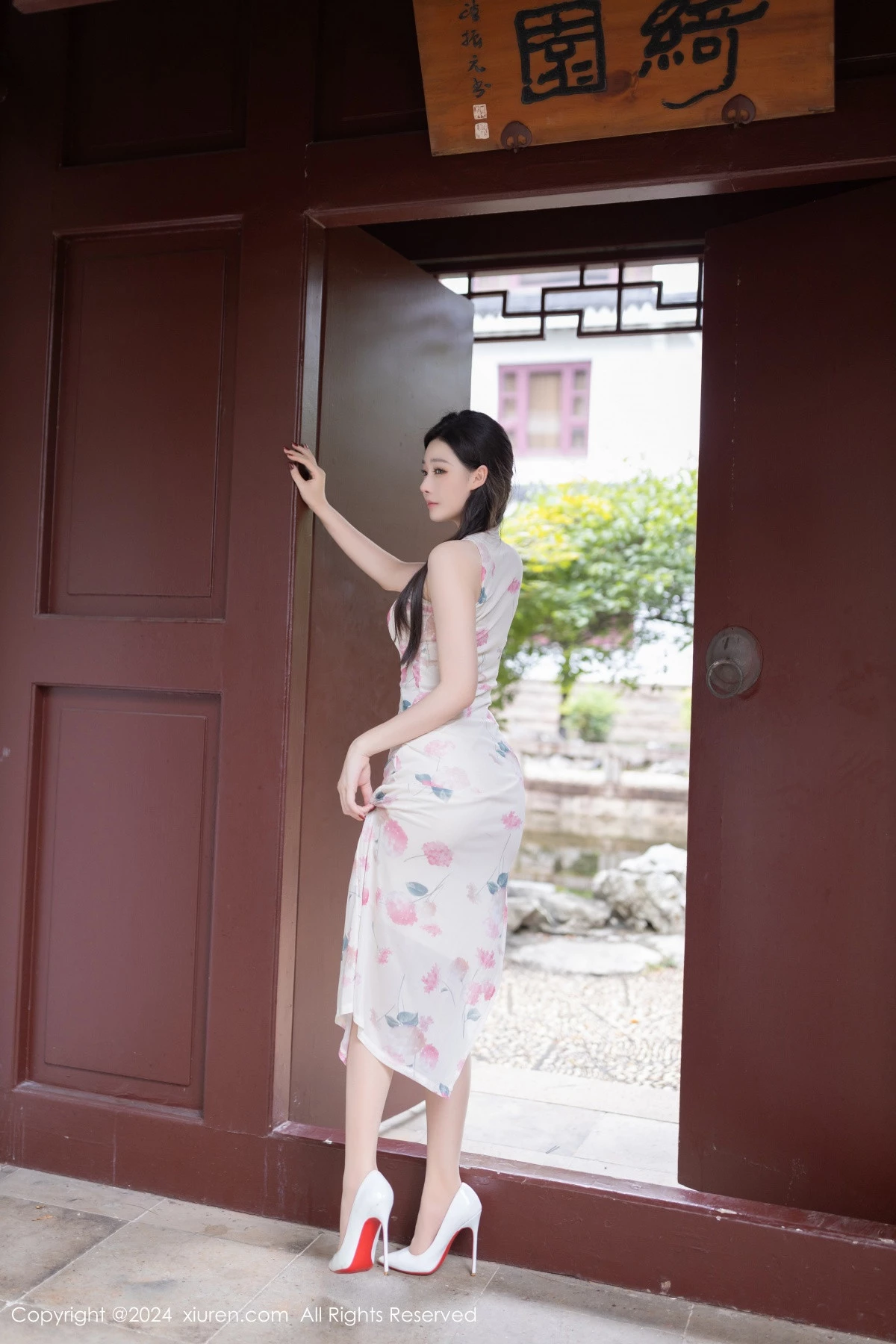 秀人集.com_[XiuRen秀人网]No.9087_模特小逗逗性感粉色图案连衣裙配超薄肉丝秀曼妙身姿诱惑写真79P