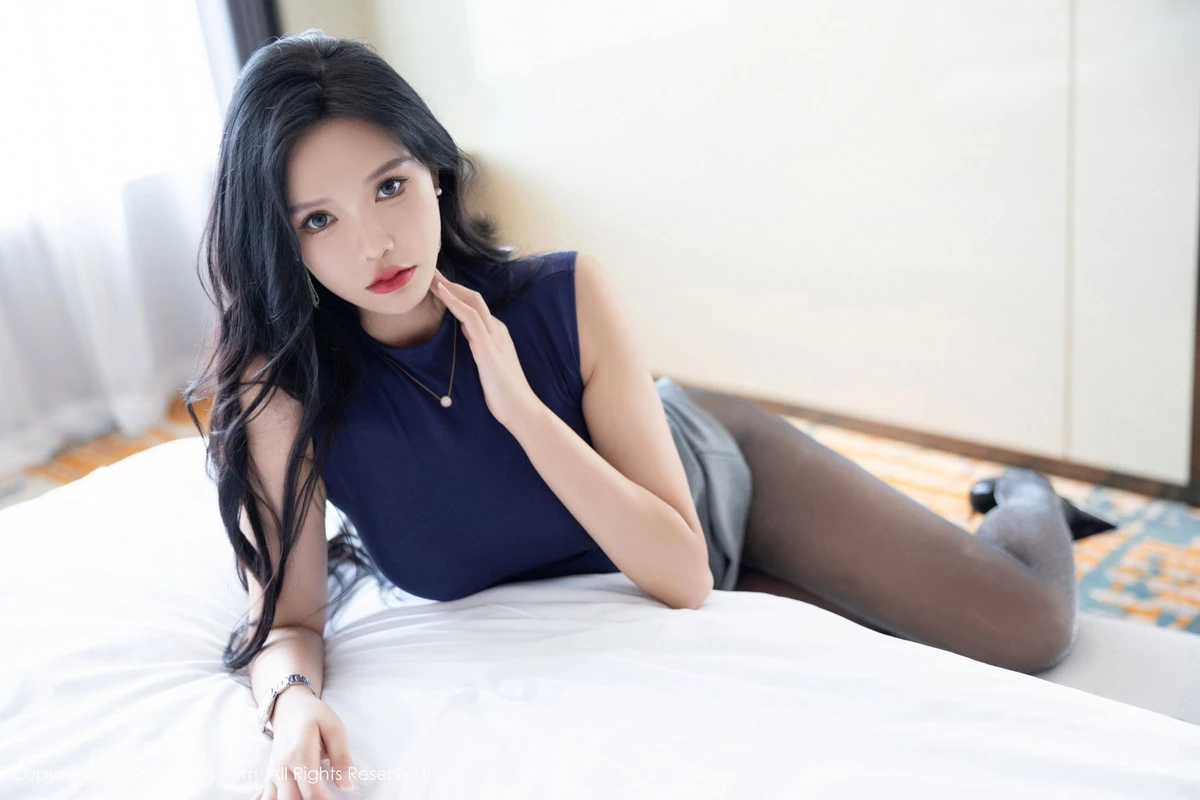 秀人集.com_[XiuRen秀人网]No.9082_模特娜比性感蓝色T恤配超薄黑丝露蓝色内衣秀凹凸身材诱惑写真86P