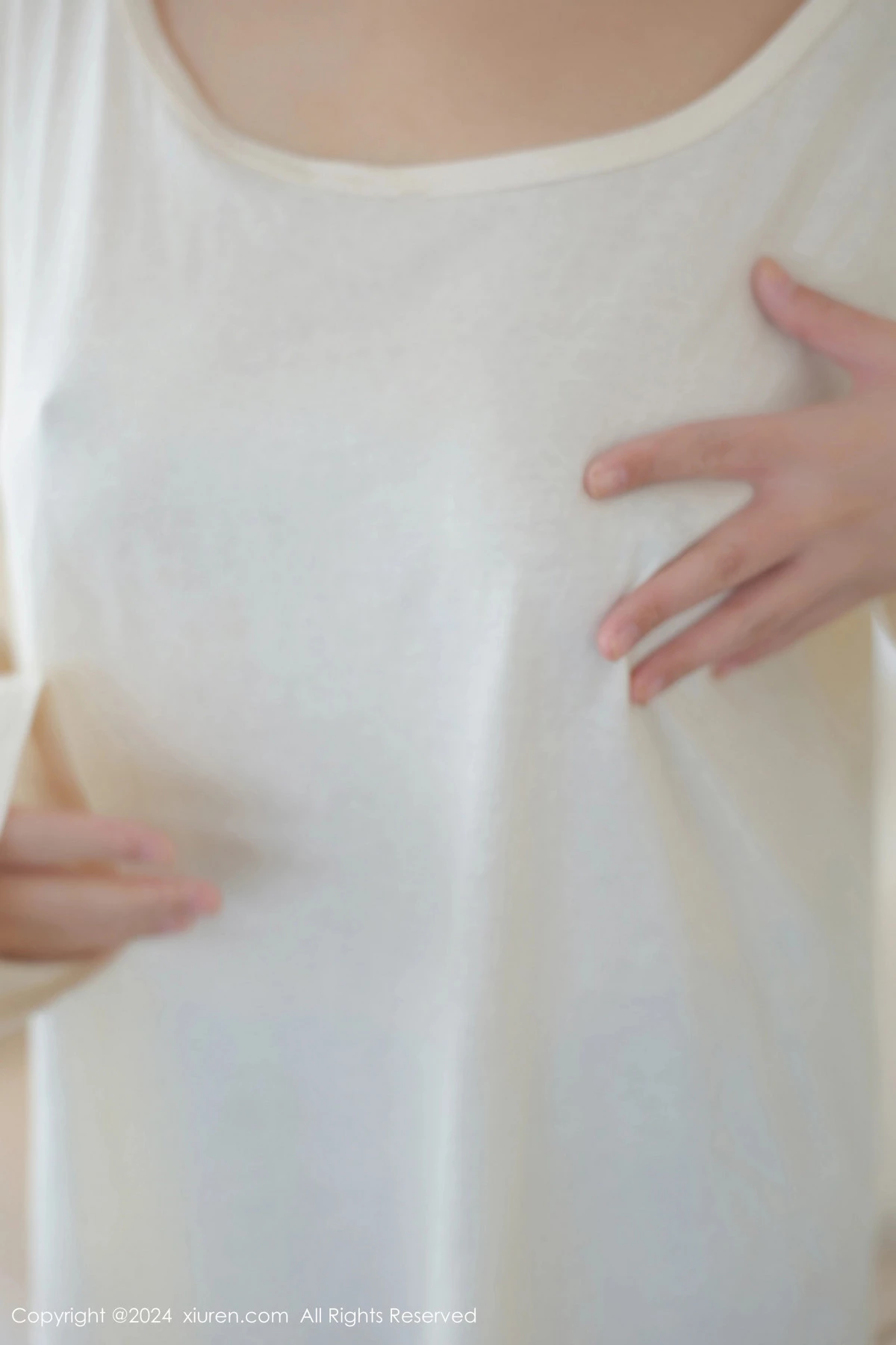 秀人集.com_[XiuRen秀人网]No.9089_模特柚柚小奶瓶性感浅色服饰配超薄黑丝秀凹凸身材撩人诱惑写真81P