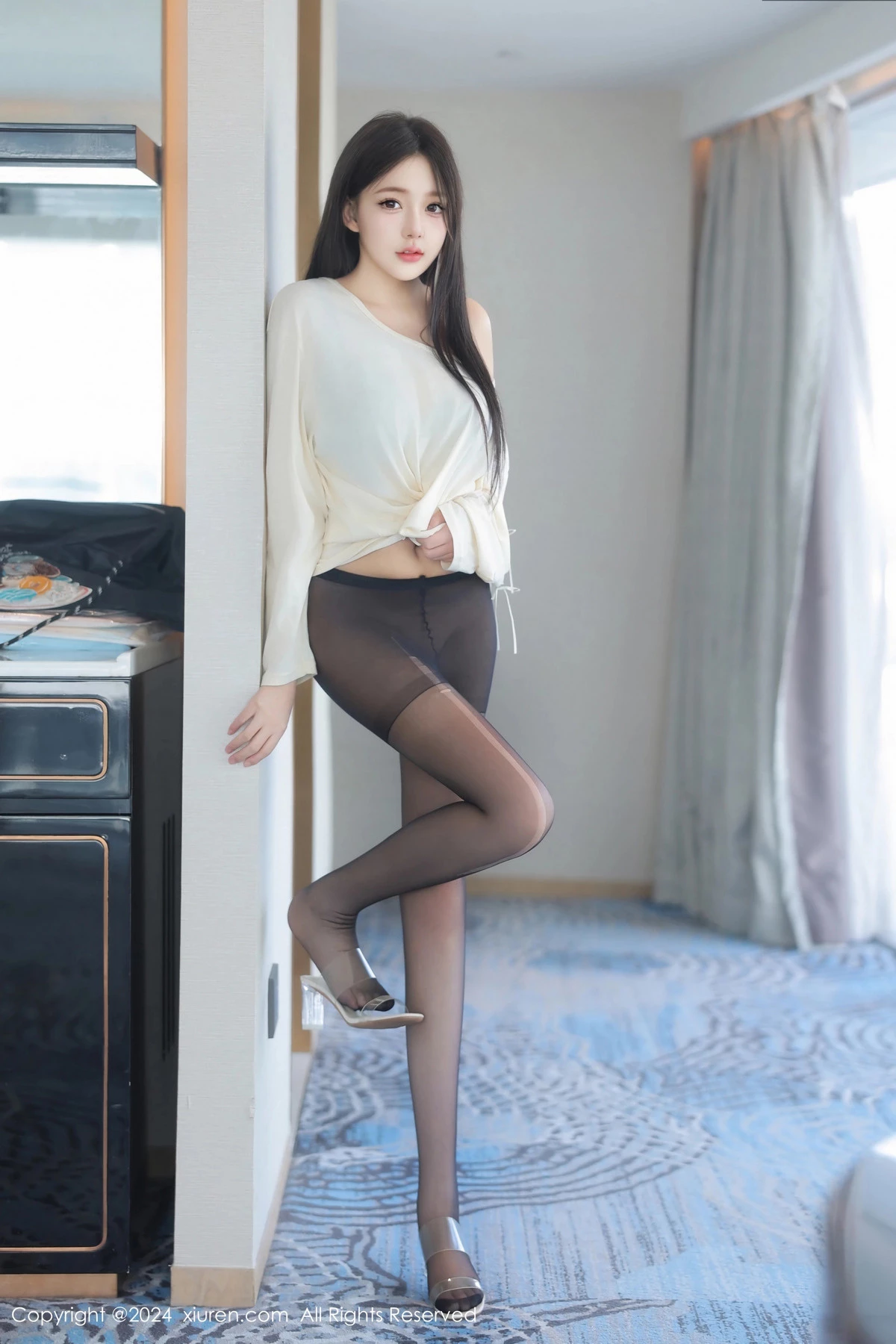 秀人集.com_[XiuRen秀人网]No.9089_模特柚柚小奶瓶性感浅色服饰配超薄黑丝秀凹凸身材撩人诱惑写真81P