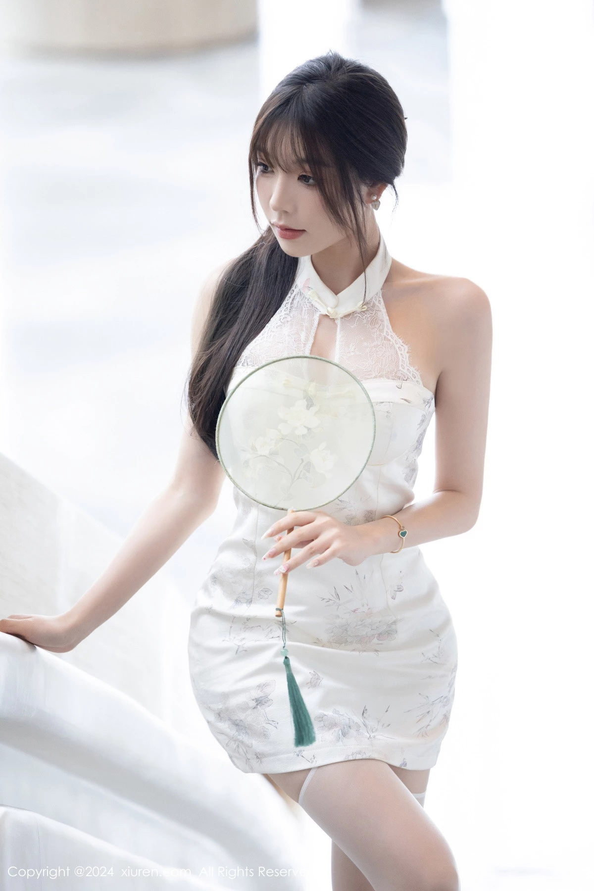 秀人集.com_[XiuRen秀人网]No.9101_女神徐莉芝Booty白色连衣裙露白色蕾丝内衣配白丝吊袜诱惑写真90P