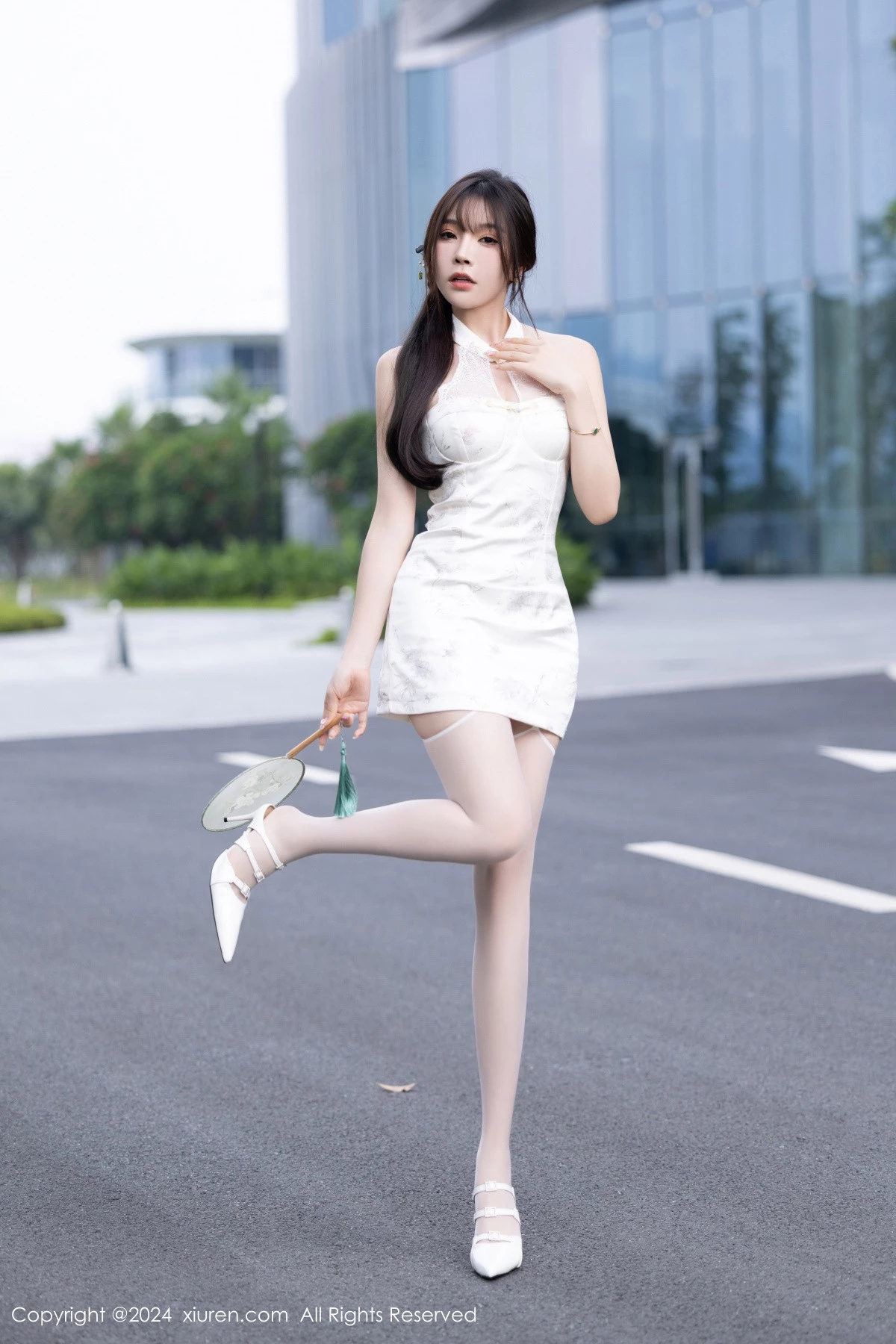 秀人集.com_[XiuRen秀人网]No.9101_女神徐莉芝Booty白色连衣裙露白色蕾丝内衣配白丝吊袜诱惑写真90P