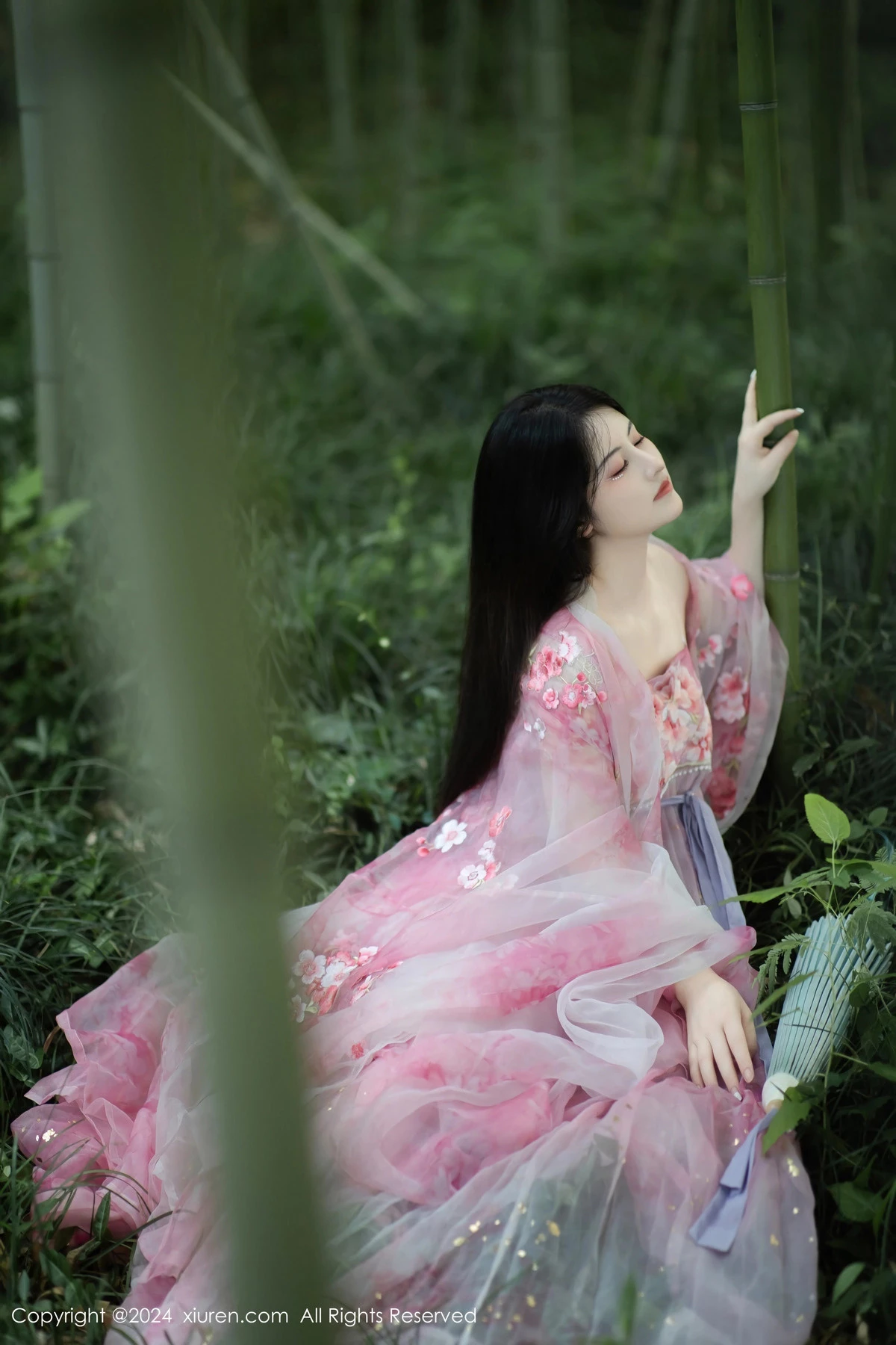 秀人集.com_[XiuRen秀人网]No.9100_模特诗诗kiki户外性感粉色古风薄纱服饰秀丰腴身姿惹火诱惑写真70P