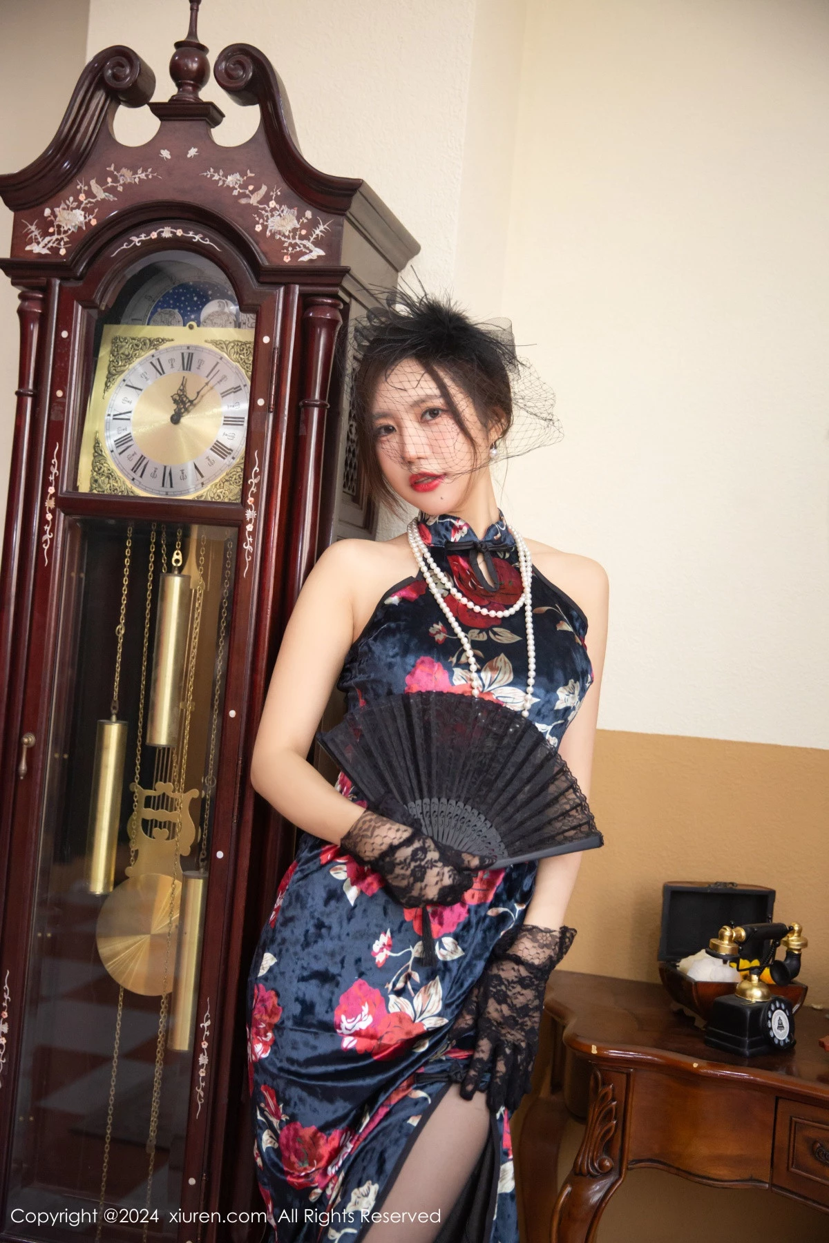 秀人集.com_[XiuRen秀人网]No.9116_女神绮里嘉ula性感复古旗袍露黑红色内衣配超薄黑丝极致魅惑写真66P