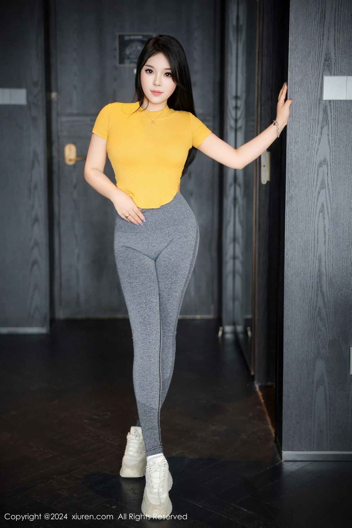 秀人集.com_[XiuRen秀人网]No.9117_模特麦田健身房性感黄T配灰色瑜伽裤紧身秀曼妙身姿诱惑写真88P