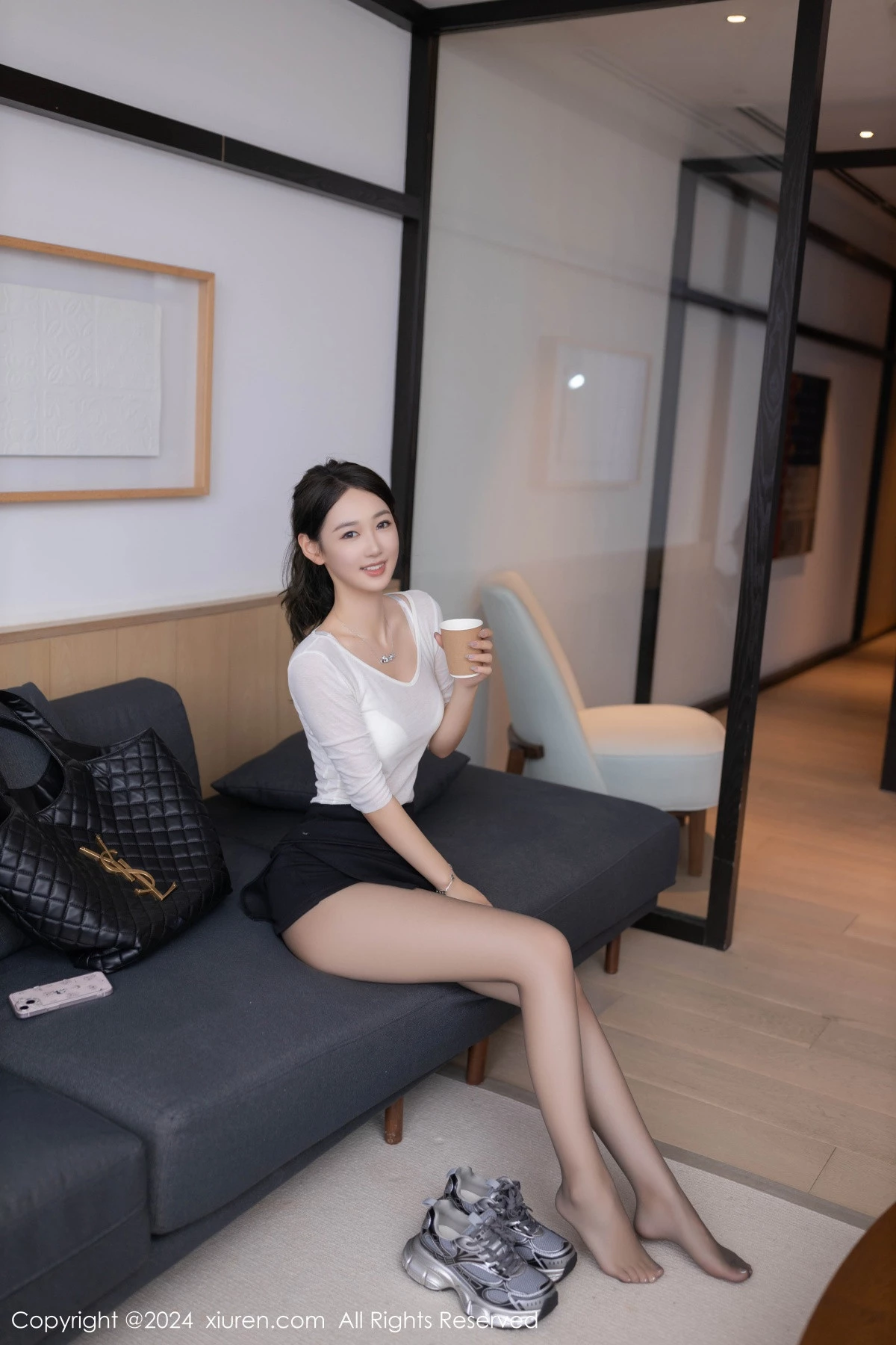 秀人集.com_[XiuRen秀人网]No.9036_模特唐安琪性感白色上衣露白色内衣配超薄黑丝秀美腿诱惑写真84P