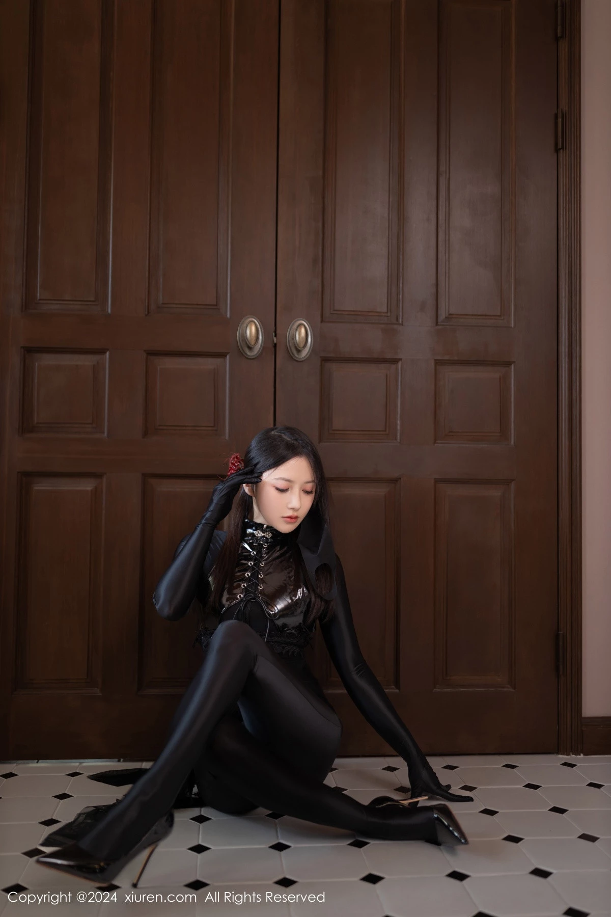 秀人集.com_[XiuRen秀人网]No.9125_模特鱼子酱Fish私房性感黑色紧身连体衣秀曼妙身姿撩人诱惑写真80P