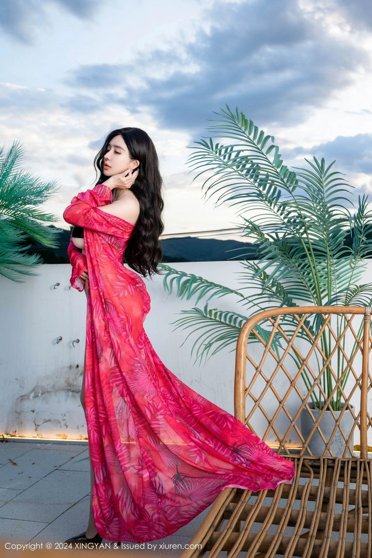 秀人集.com_[XINGYAN星颜社]VOL.267_模特潘思沁性感红色连衣裙露黑色情趣内衣秀巨乳肥臀诱惑写真82P