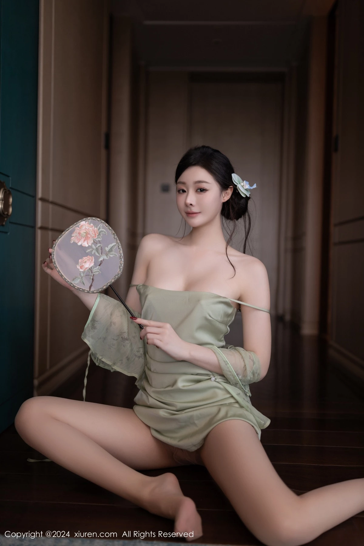 秀人集.com_[XiuRen秀人网]No.9124_模特小逗逗性感浅色古风服饰配超薄无内肉丝秀曼妙身材诱惑写真81P