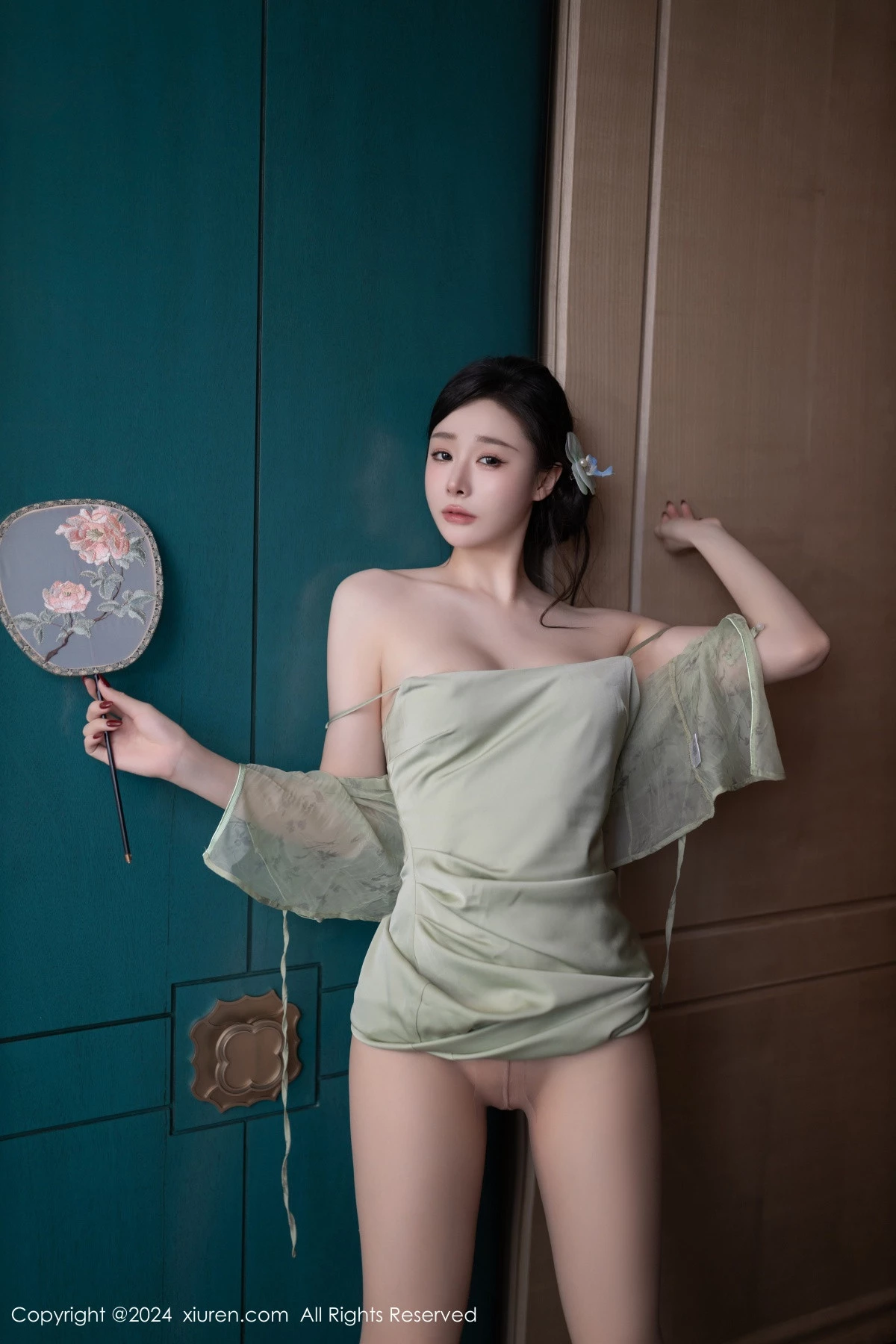 秀人集.com_[XiuRen秀人网]No.9124_模特小逗逗性感浅色古风服饰配超薄无内肉丝秀曼妙身材诱惑写真81P