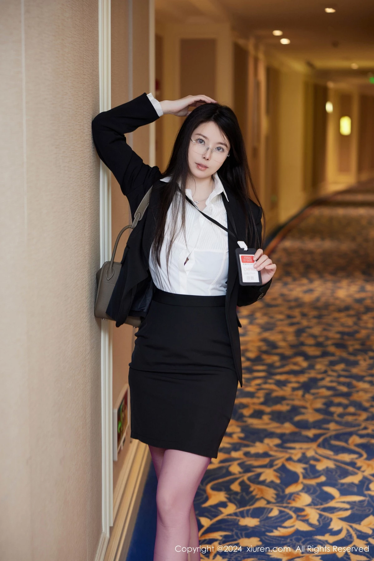 秀人集.com_[XiuRen秀人网]No.9131_模特白茹雪abby性感白T配黑短裙露紫丝吊袜秀丰腴身姿诱惑写真87P