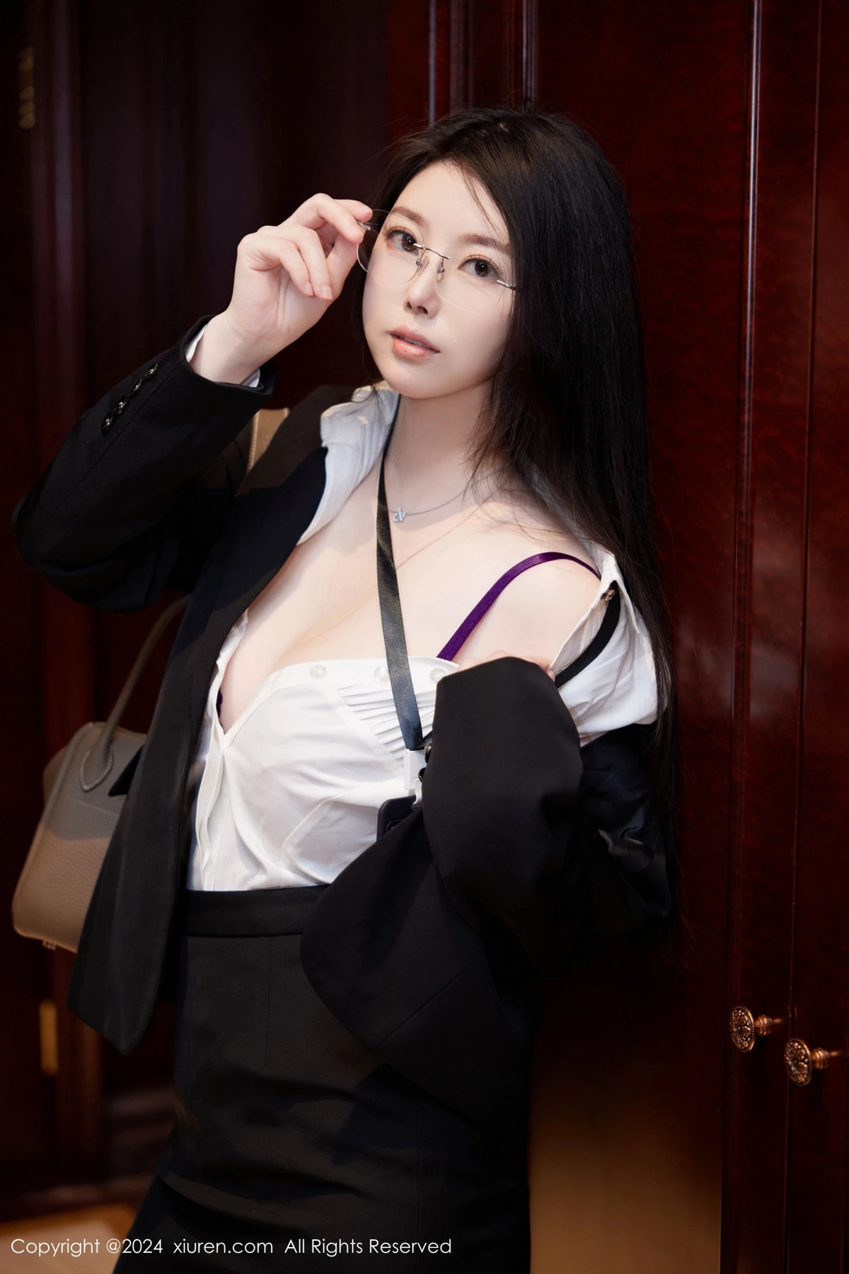 秀人集.com_[XiuRen秀人网]No.9131_模特白茹雪abby性感白T配黑短裙露紫丝吊袜秀丰腴身姿诱惑写真87P