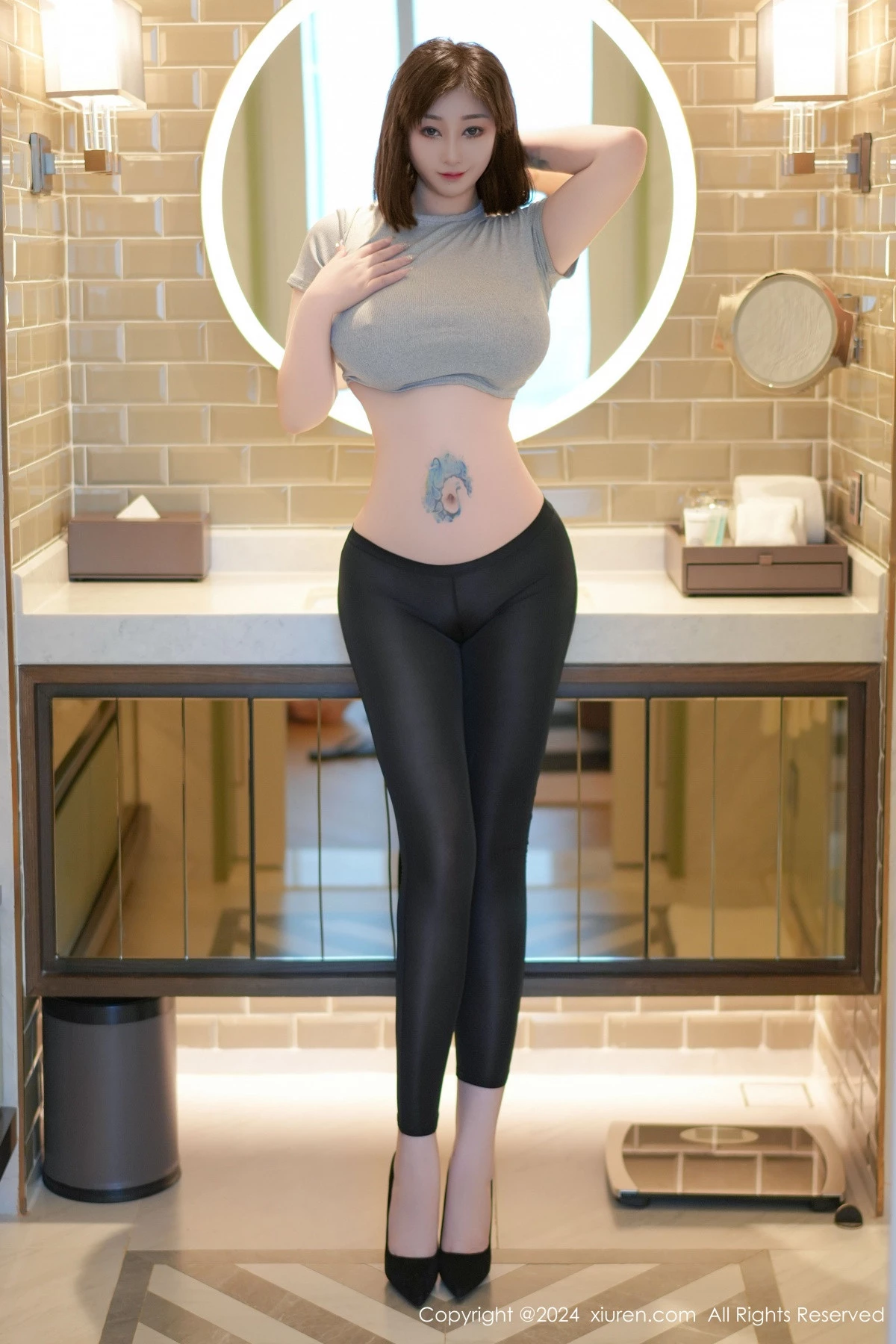 秀人集.com_[XiuRen秀人网]No.9153_女神妲己_Toxic私房性感灰色T恤配黑丝裤袜秀雪峰美臀诱惑写真41P