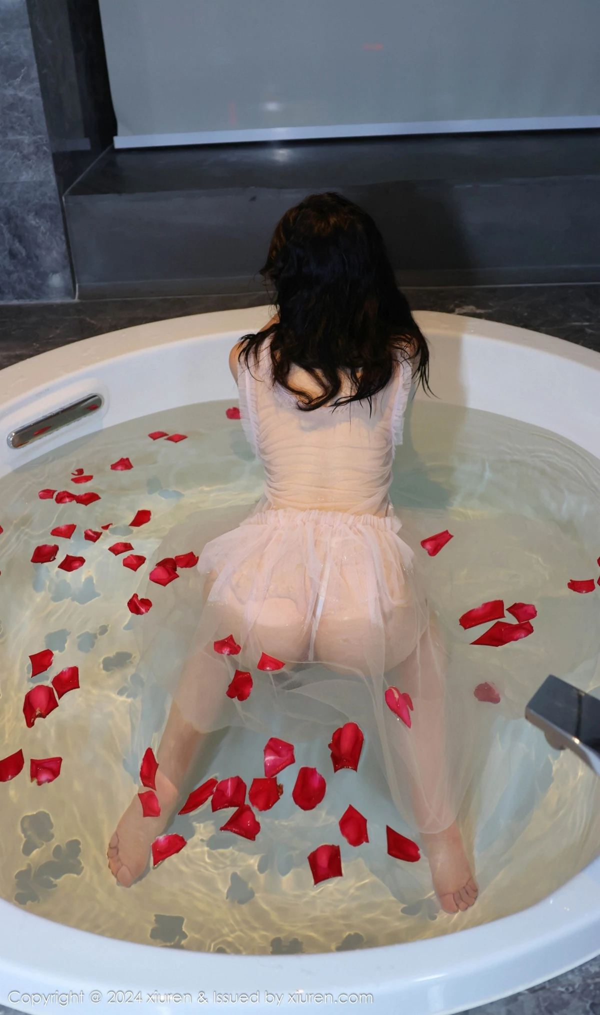 秀人集.com_[XiuRen秀人网]No.9164_模特小薯条nienie户外性感女仆装配超薄肉丝秀惹火身材诱惑写真87P