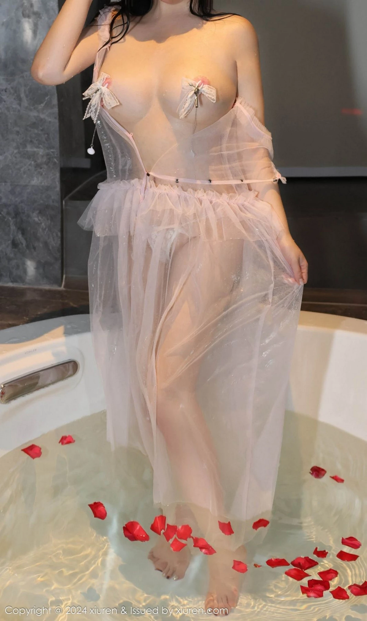 秀人集.com_[XiuRen秀人网]No.9164_模特小薯条nienie户外性感女仆装配超薄肉丝秀惹火身材诱惑写真87P