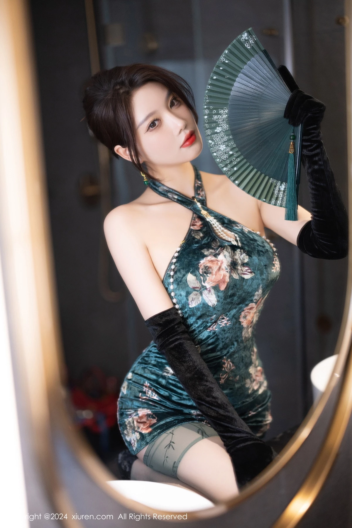 秀人集.com_[XiuRen秀人网]No.9165_女神杨晨晨Yome性感古风旗袍服饰配超薄肉丝秀丰腴身姿诱惑写真83P