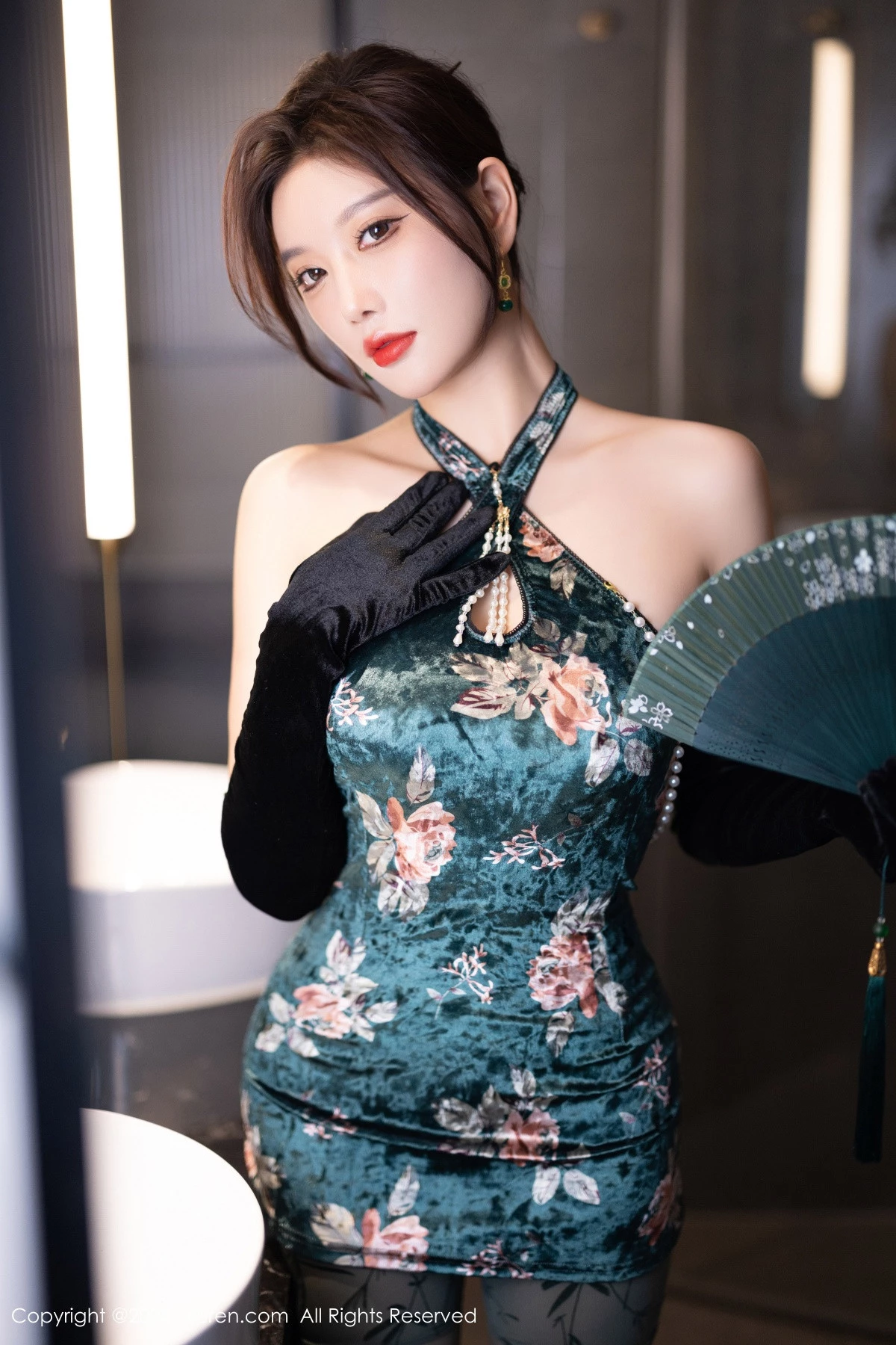 秀人集.com_[XiuRen秀人网]No.9165_女神杨晨晨Yome性感古风旗袍服饰配超薄肉丝秀丰腴身姿诱惑写真83P