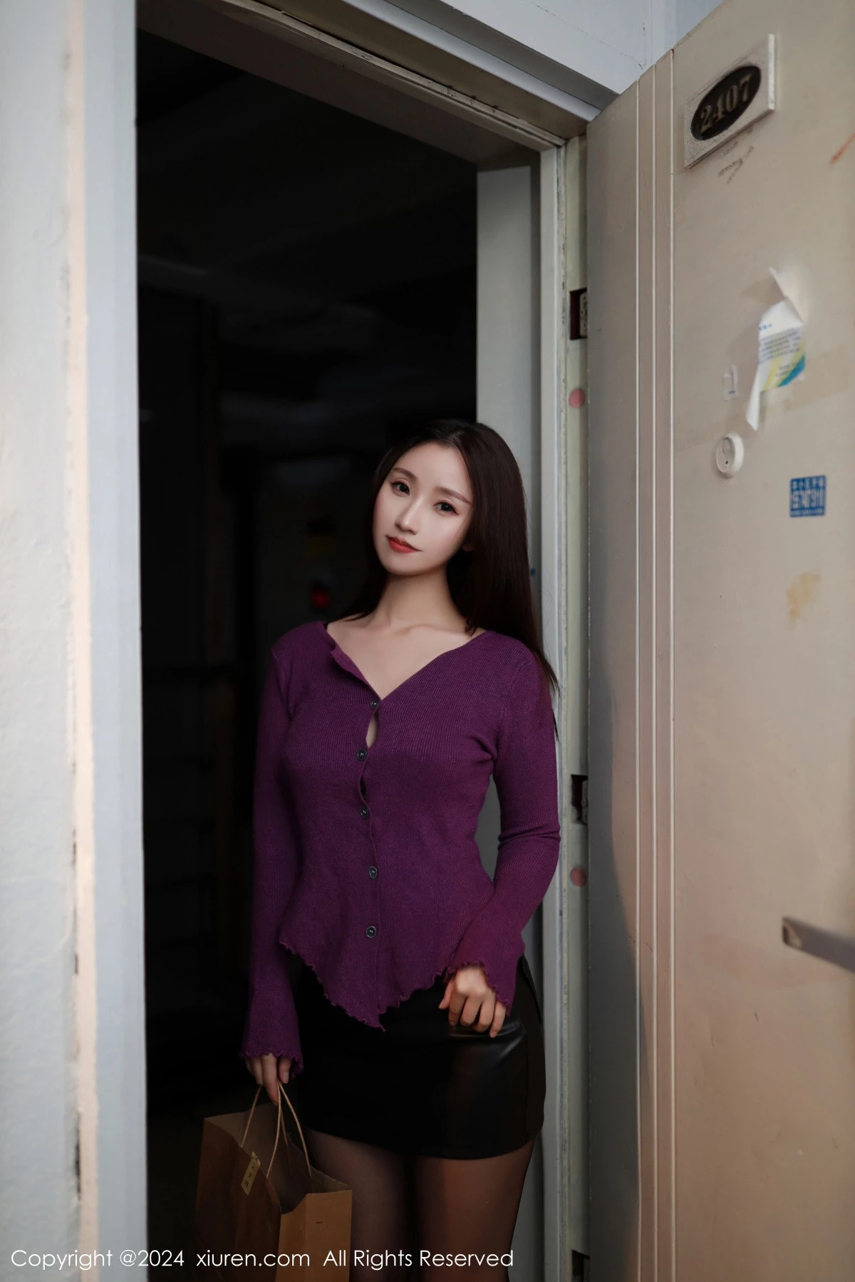 秀人集.com_[XiuRen秀人网]No.9046_模特杏子Yada寝室场景性感黑色蕾丝内衣配超薄黑丝极致魅惑写真85P