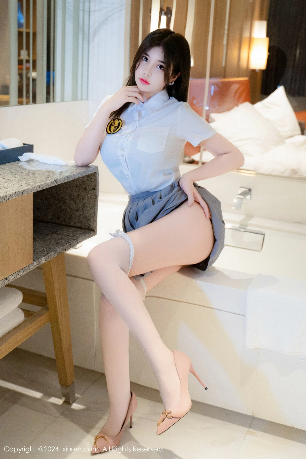 秀人集.com_[XiuRen秀人网]No.9066_模特周jojobaby性感白T露蕾丝内衣配白丝袜秀丰腴翘臀诱惑写真83P