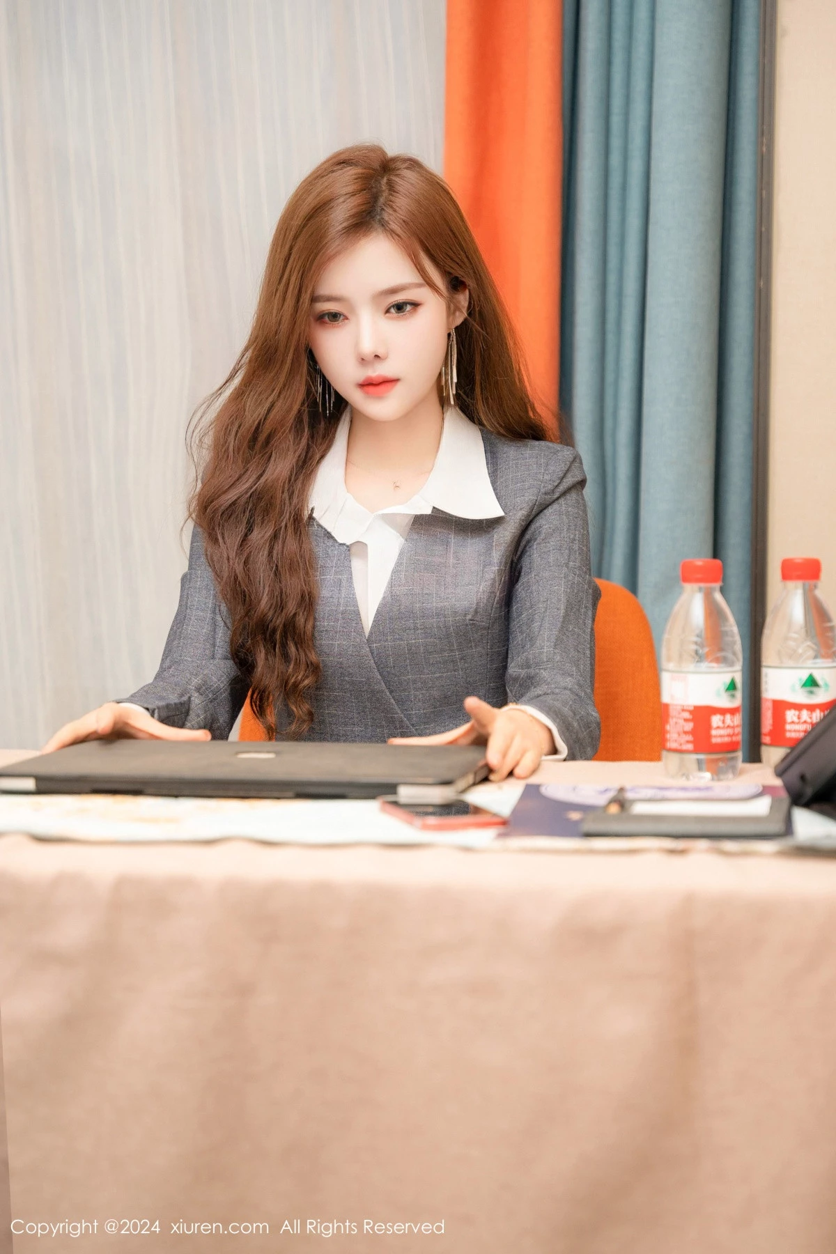 秀人集.com_[XiuRen秀人网]No.9201_模特拍黄瓜girl性感灰色OL服露肉色内衣秀曼妙身姿迷人诱惑写真79P