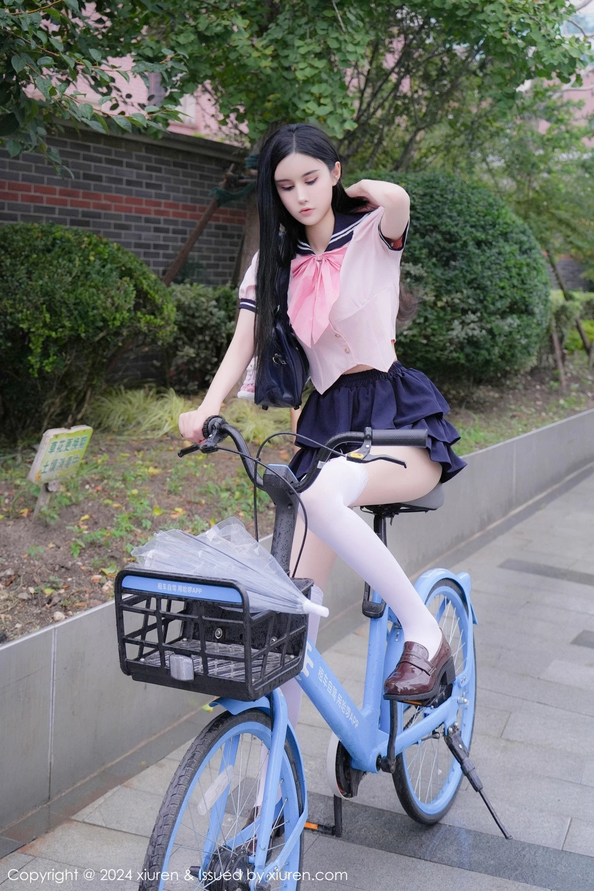 秀人集.com_[XiuRen秀人网]No.9224_模特Erikaki性感粉色JK制服配白色丝袜秀翘臀美腿撩人诱惑写真84P