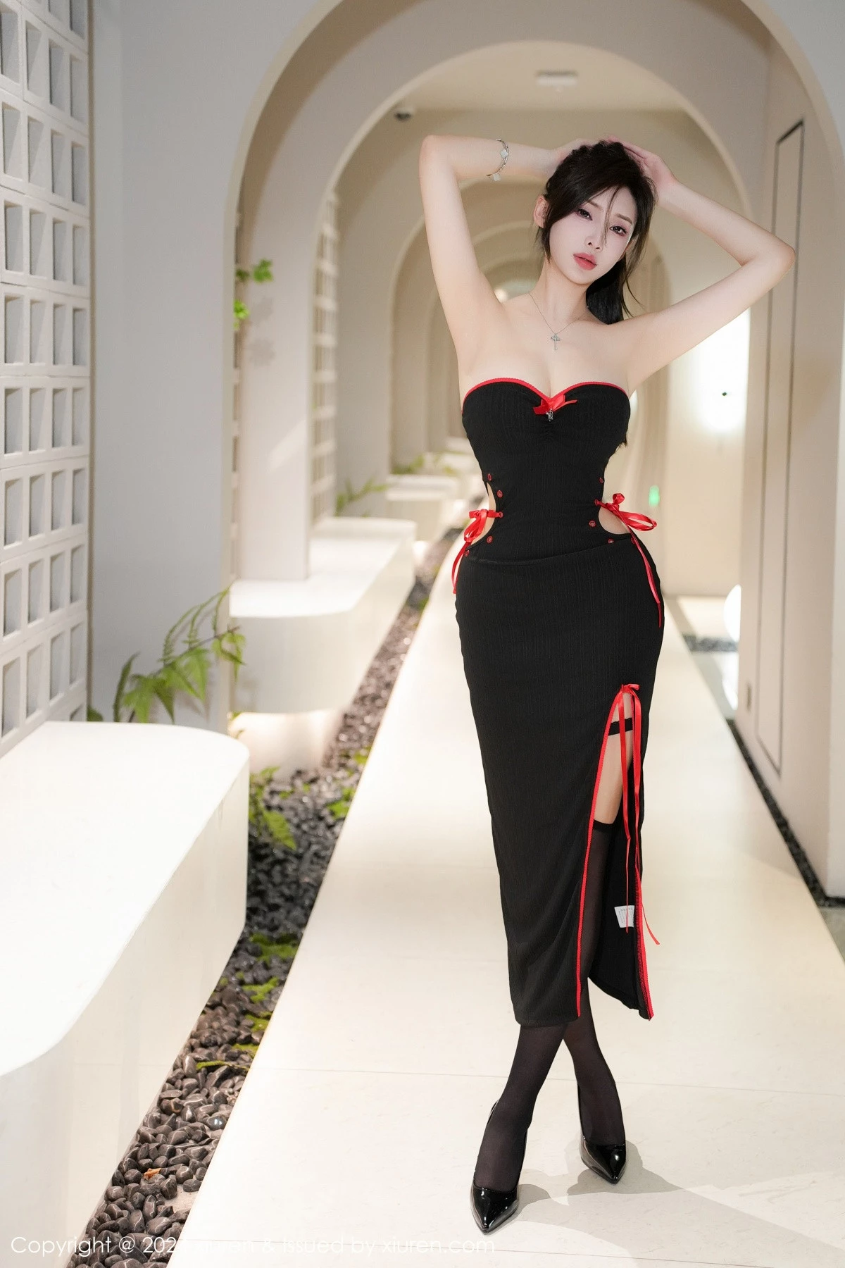 秀人集.com_[XiuRen秀人网]No.9220_女神Carol周妍希X性感黑色Coplay服饰配黑丝吊袜秀美腿诱惑写真59P