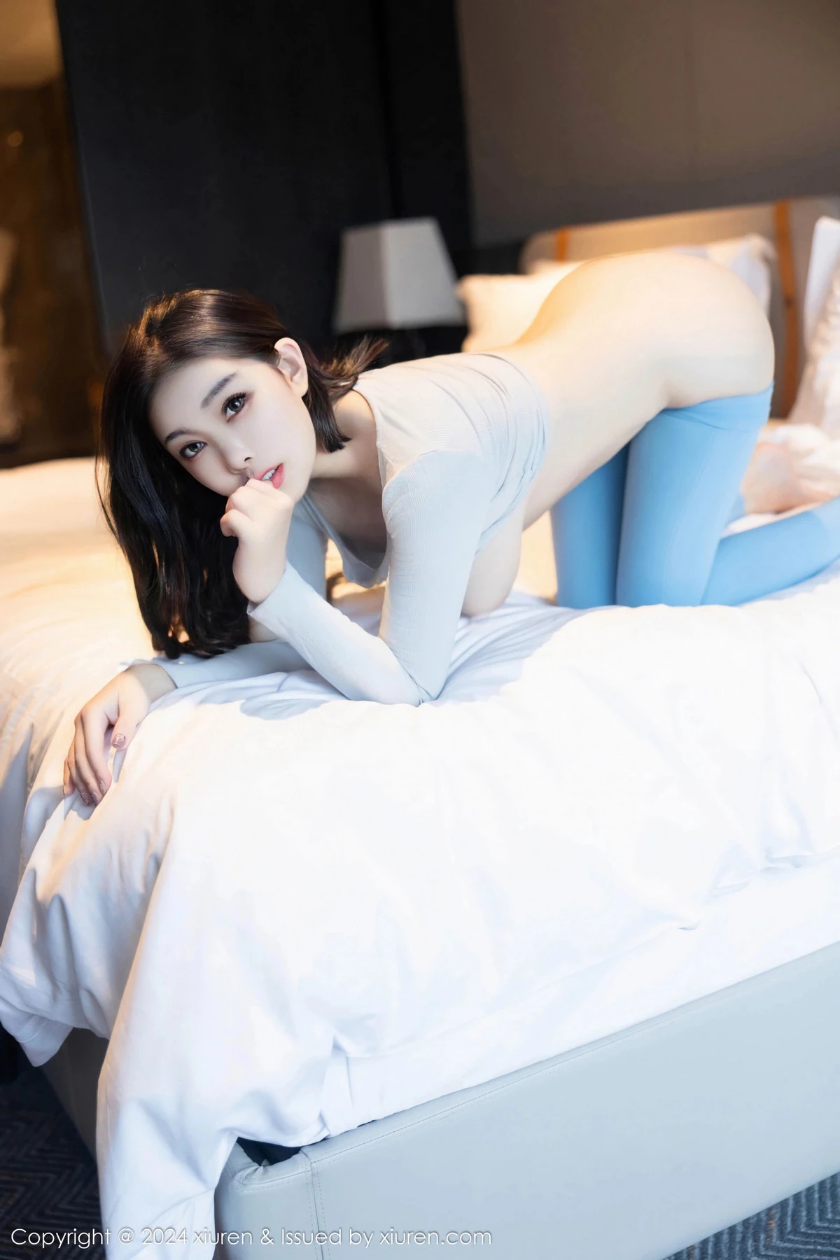 秀人集.com_[XiuRen秀人网]No.9217_模特白洁bessie性感浅色上衣配紧身瑜伽裤秀丰乳肥臀诱惑写真68P