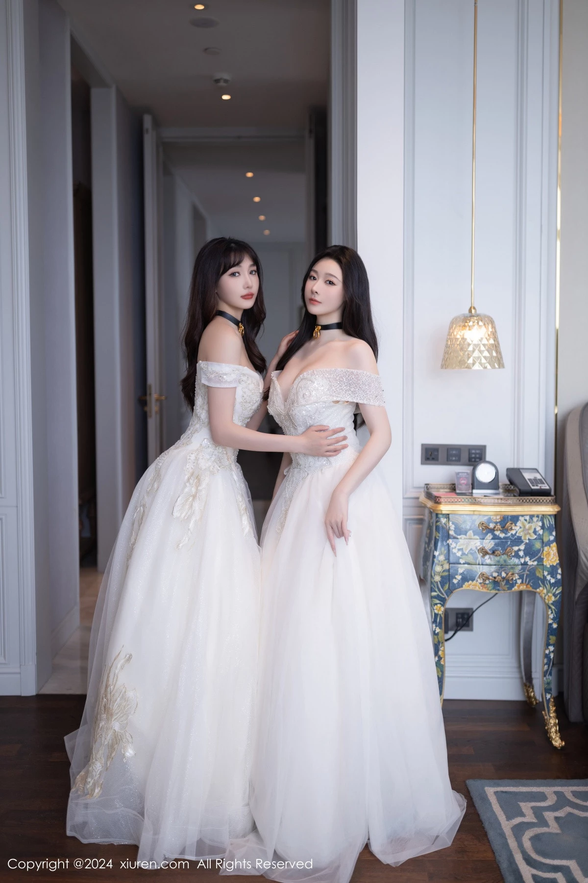 秀人集.com_[XiuRen秀人网]No.9240_模特合集女神小逗逗＆陆萱萱性感白色内衣秀完美身材诱惑写真80P