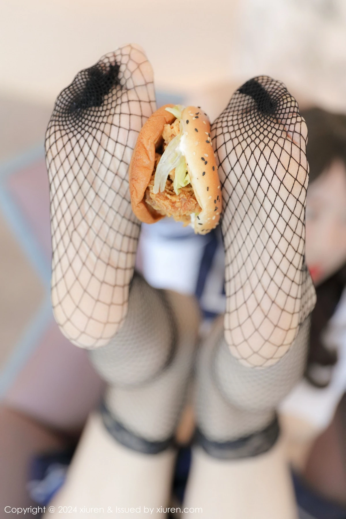 秀人集.com_[XiuRen秀人网]No.9238_模特桃妖夭性感白色学妹制服配黑丝网袜秀娇美身段完美诱惑写真71P