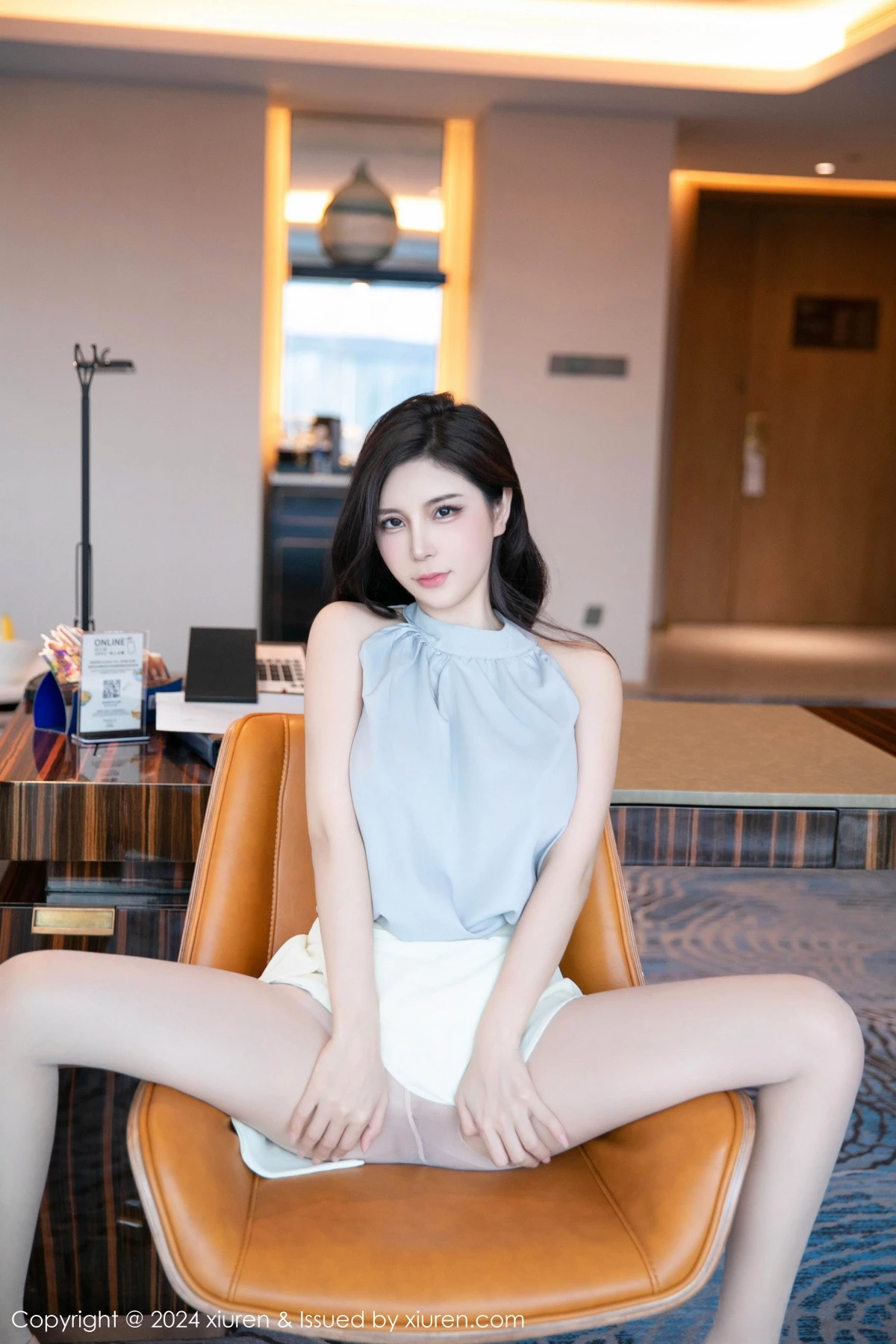 秀人集.com_[XiuRen秀人网]No.9247_模特小蛮妖Yummy浅色上衣配白短裙露超薄肉丝秀美腿诱惑写真75P