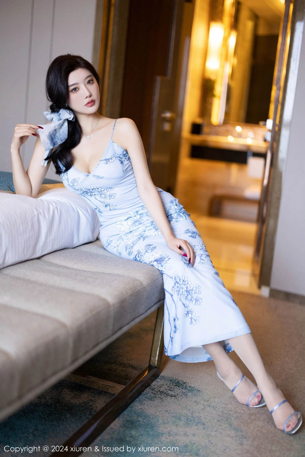 秀人集.com_[XiuRen秀人网]No.9249_女神杨晨晨Yome性感浅色吊带睡裙配白丝袜秀丰腴身材诱惑写真81P