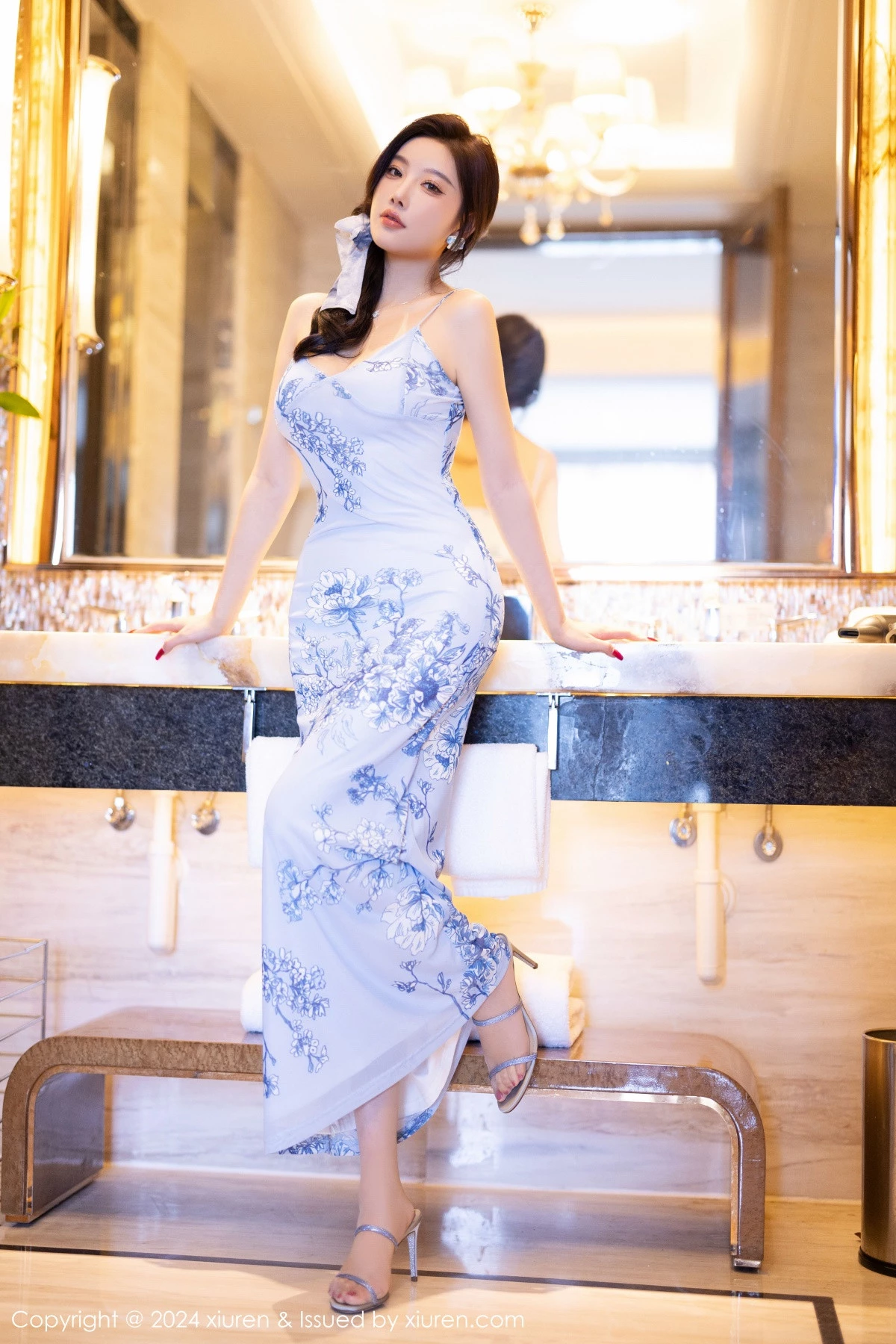 秀人集.com_[XiuRen秀人网]No.9249_女神杨晨晨Yome性感浅色吊带睡裙配白丝袜秀丰腴身材诱惑写真81P