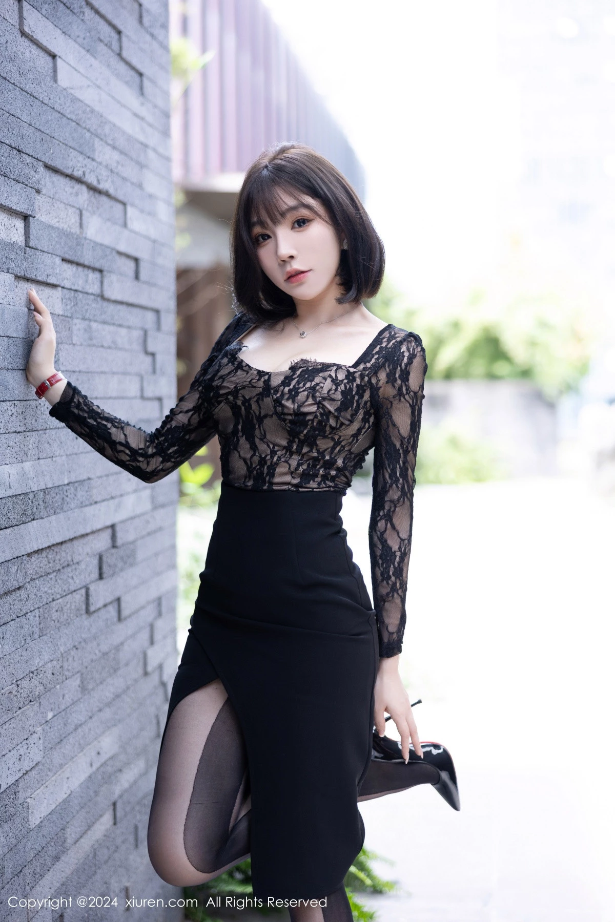 秀人集.com_[XiuRen秀人网]No.9257_女神徐莉芝Booty性感黑色蕾丝连衣裙配超薄黑丝极致魅惑写真94P