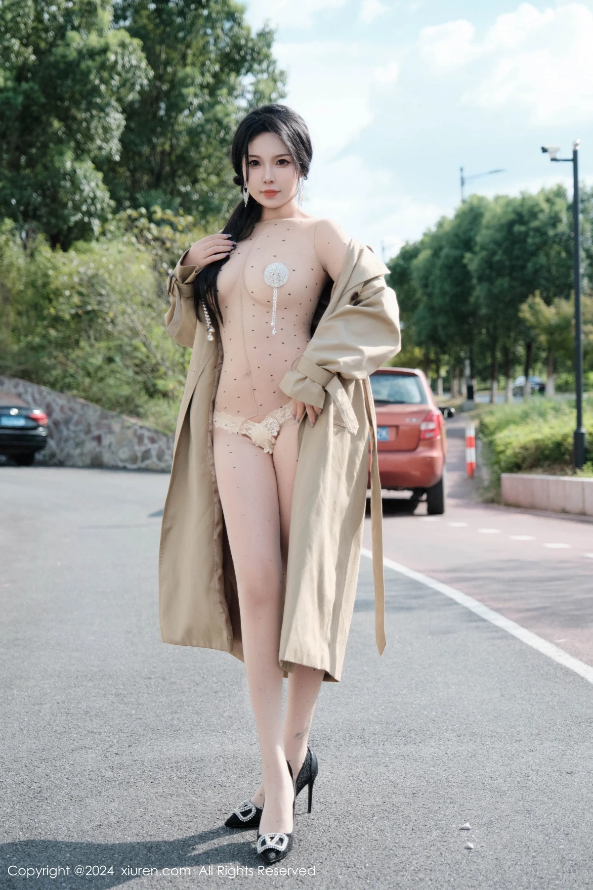 秀人集.com_[XiuRen秀人网]No.9261_模特麦田性感浅色外套露开档连体肉丝秀曼妙身姿完美诱惑写真50P