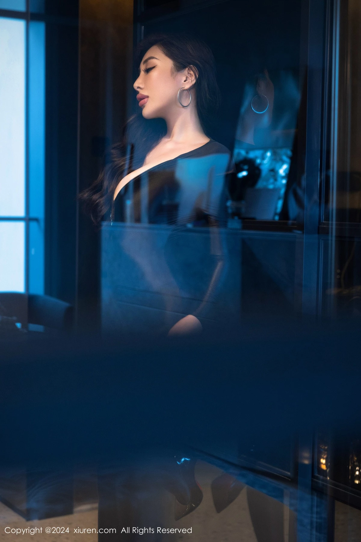 秀人集.com_[XiuRen秀人网]No.9259_新人模特FE-性感黑色连体衣露超薄黑丝秀丰腴身姿撩人诱惑写真59P