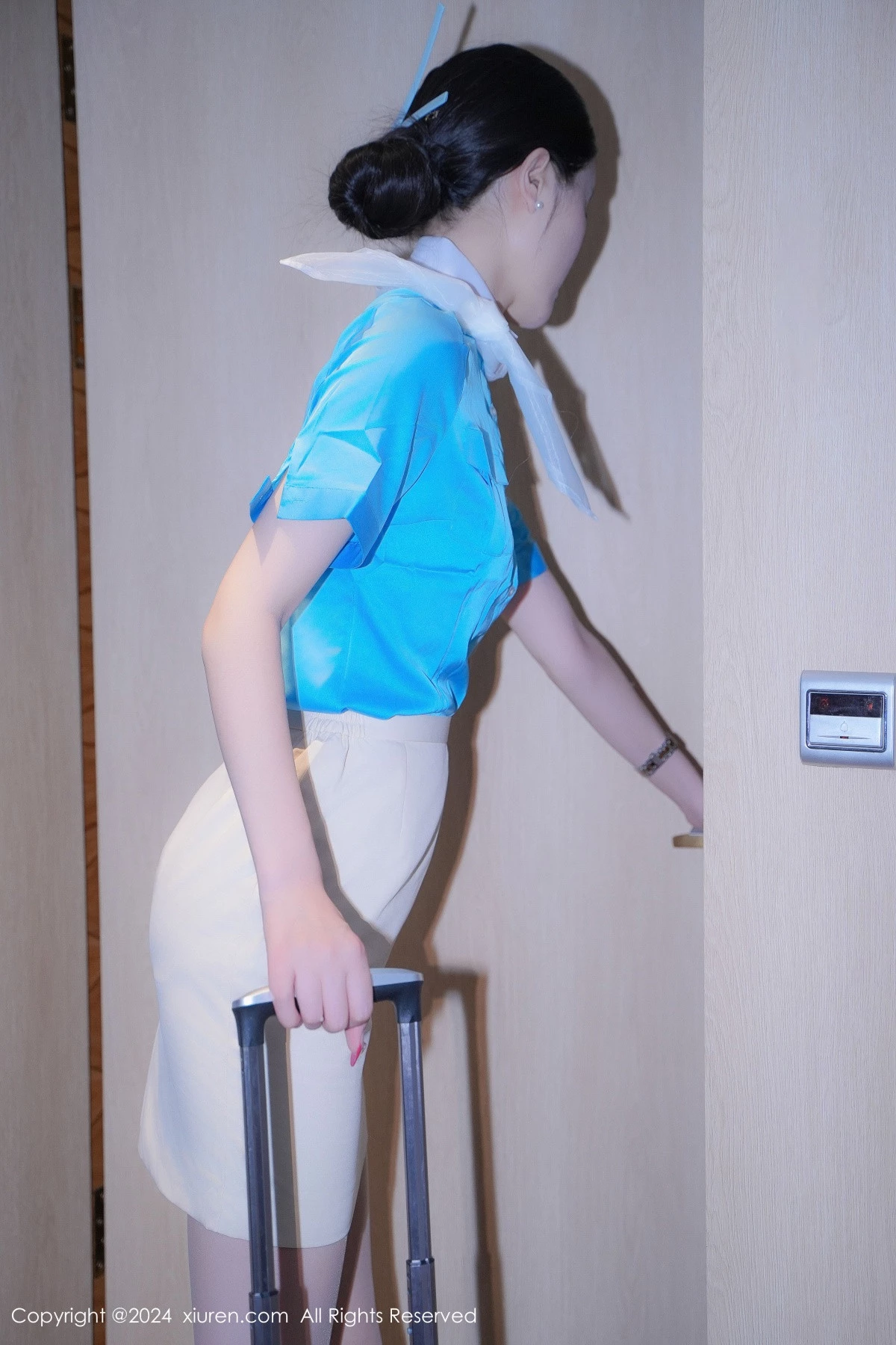 秀人集.com_[XiuRen秀人网]No.9269_模特Erikaki性感蓝衣白裙制服配白色丝袜秀曼妙身姿迷人诱惑写真82P