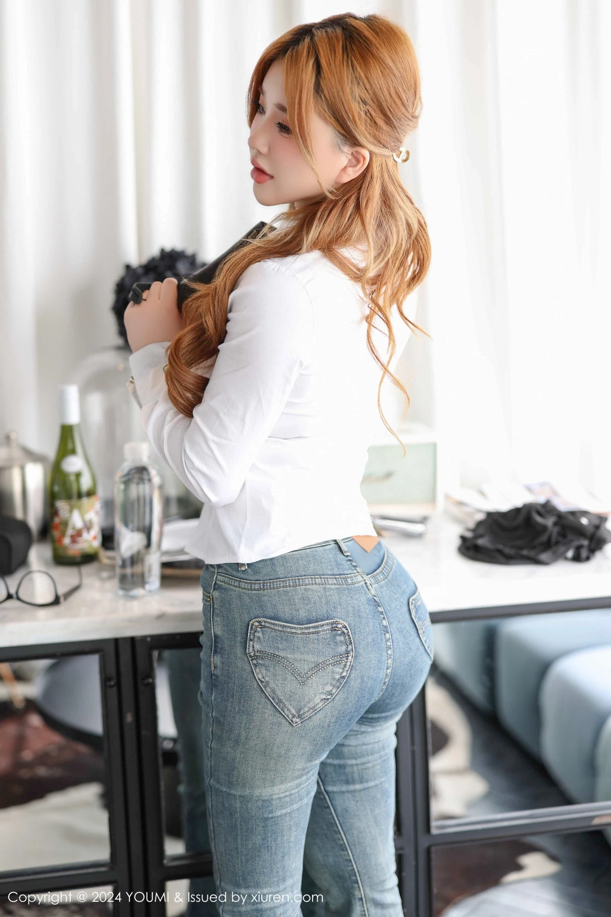 秀人集.com_[YouMi尤蜜荟]Vol.1103_模特小海臀Rena性感白色衬衫配牛仔裤露超薄肉丝秀翘臀诱惑写真48P