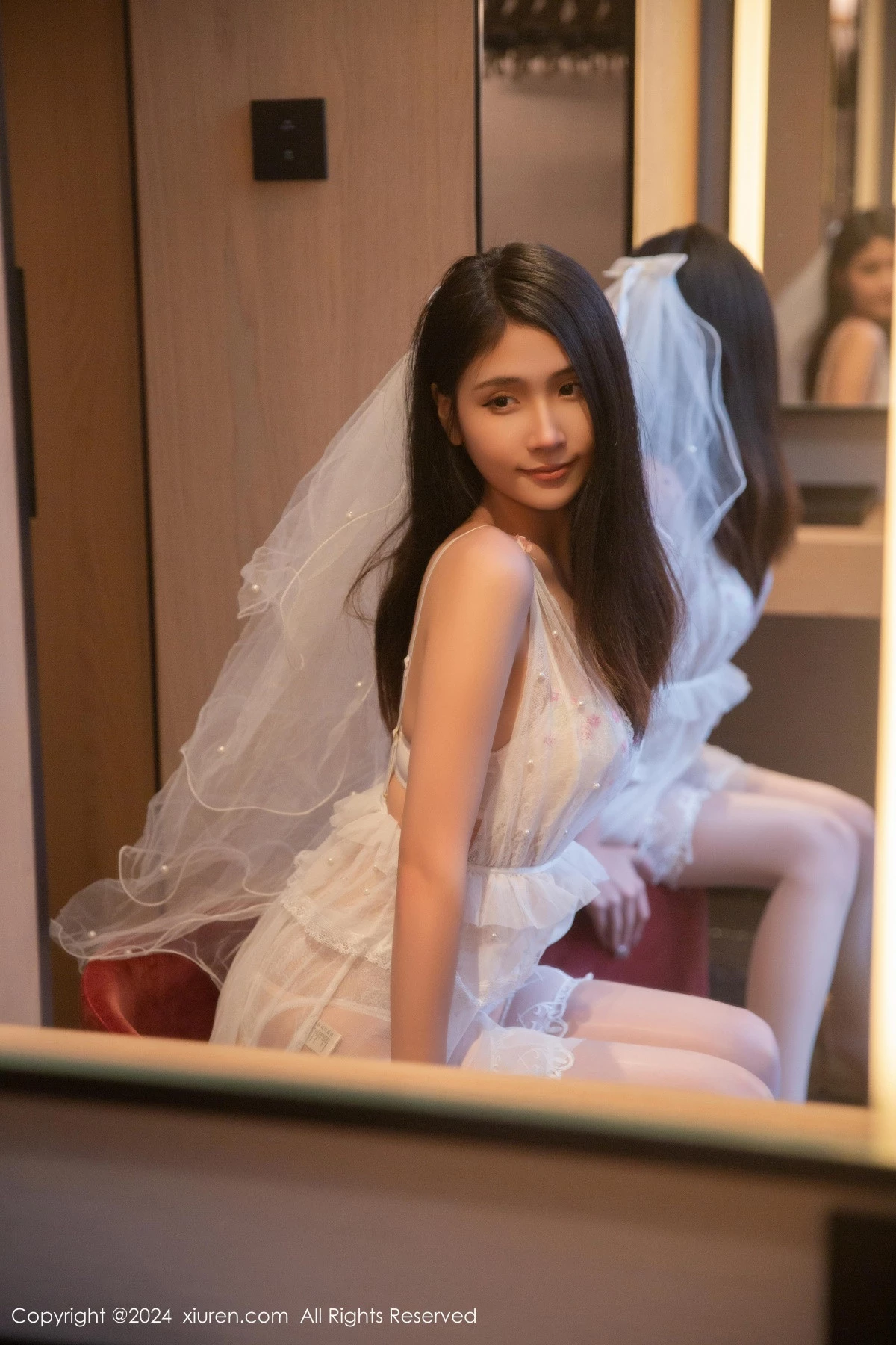 秀人集.com_[XiuRen秀人网]No.9272_模特刘婷婷私房性感白色婚纱配白丝吊袜秀完美身材撩人诱惑写真80P