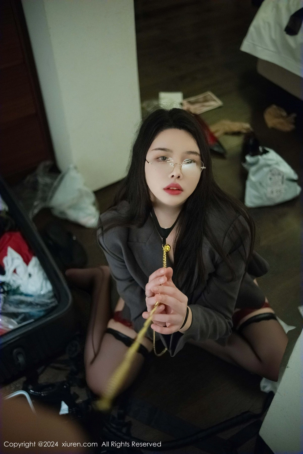 秀人集.com_[XiuRen秀人网]No.9287_模特樱桃小犊子性感灰色西服配黑丝吊袜秀丰腴身材撩人诱惑写真47P