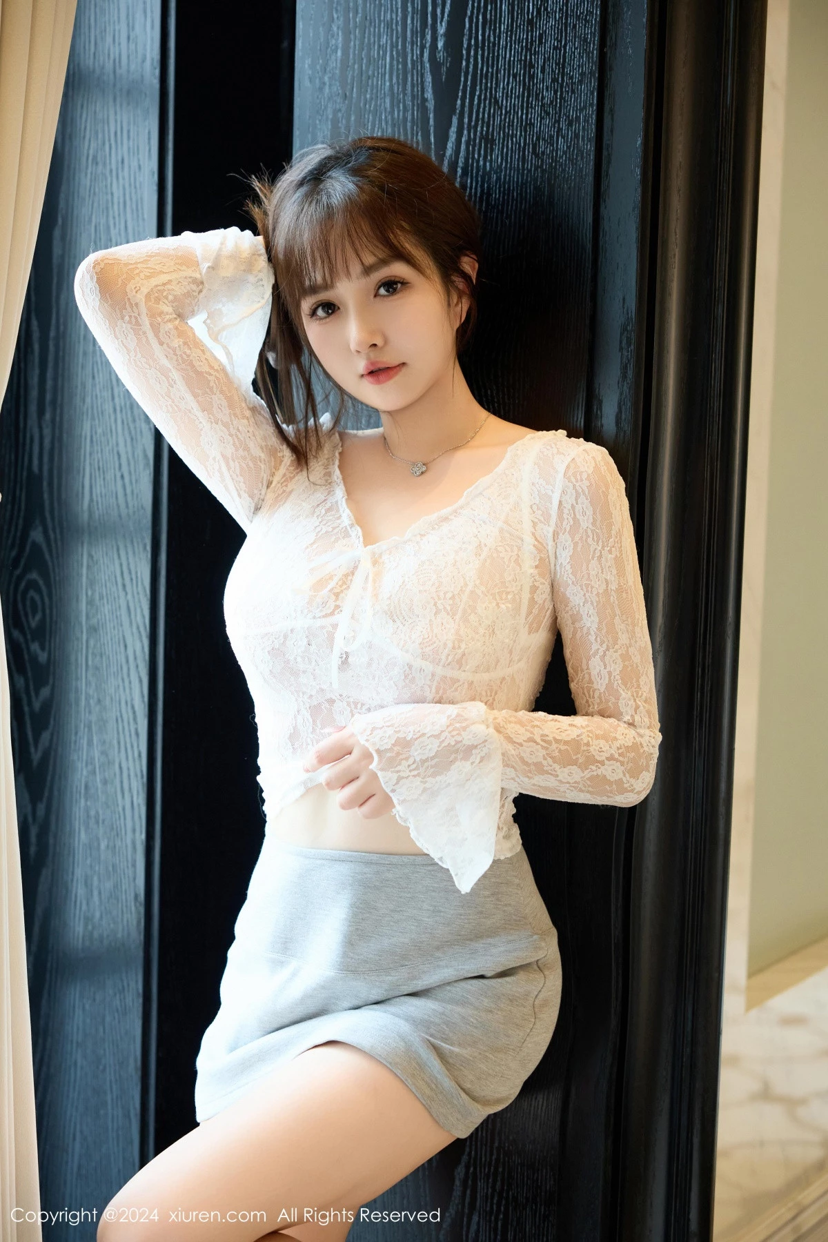 秀人集.com_[XiuRen秀人网]No.9294_模特养乐多Doll性感白色蕾丝服饰配灰色短裙秀丰腴身材诱惑写真50P