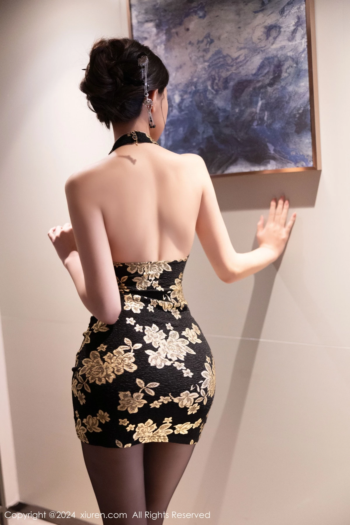 秀人集.com_[XiuRen秀人网]No.9304_模特初梦瑶性感黑色露肩短款旗袍配超薄黑丝秀翘臀美腿诱惑写真95P