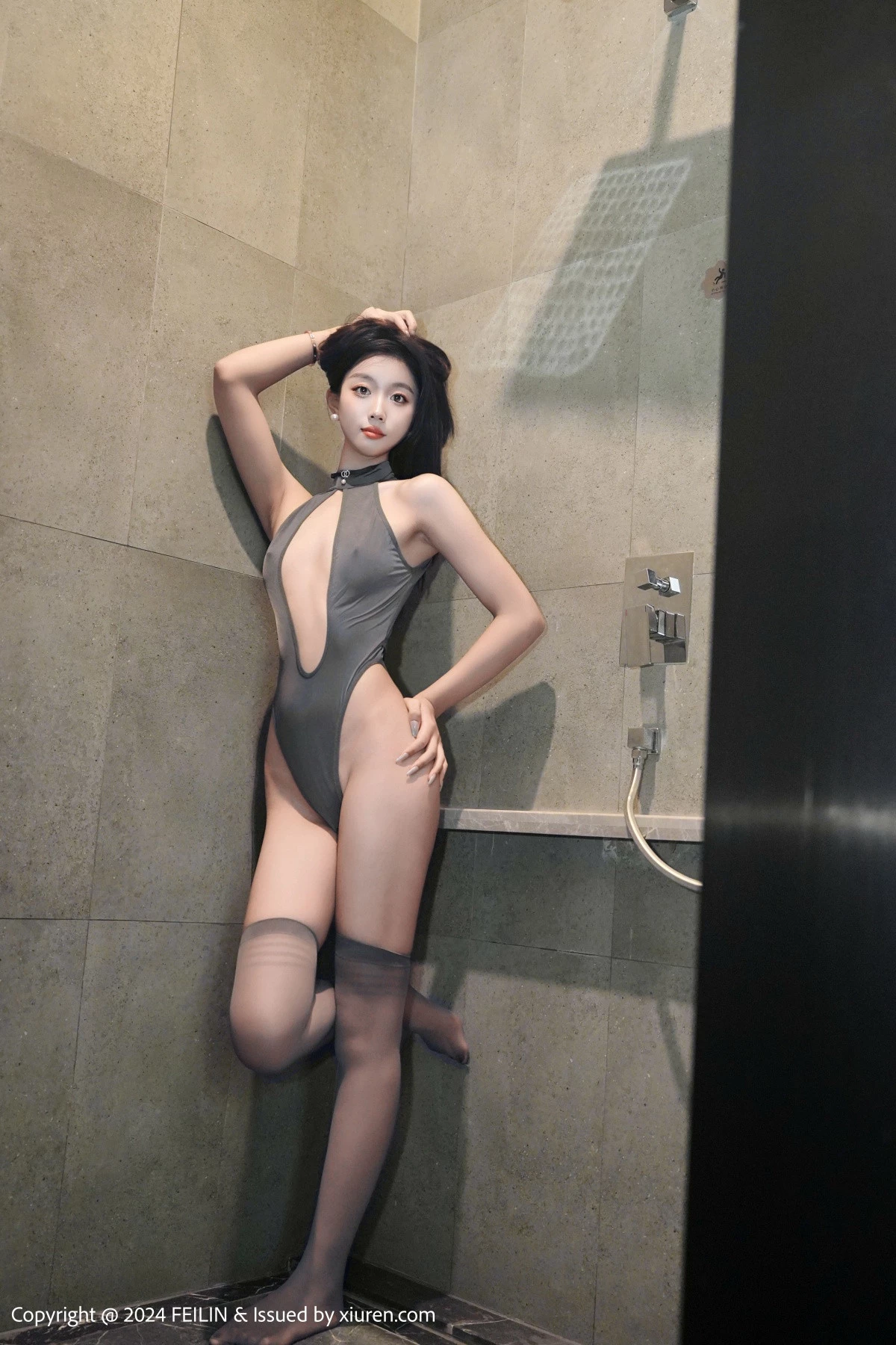 秀人集.com_[FeiLin嗲囡囡]VOL.474_新人模特江念鱼浴室场景性感灰色高叉连体衣秀曼妙身姿诱惑写真71P