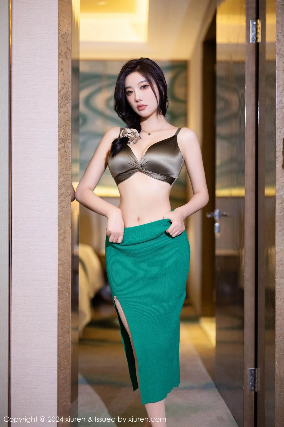 秀人集.com_[XiuRen秀人网]No.9313_女神杨晨晨Yome性感长裙露灰褐色内衣秀丰腴身姿完美诱惑写真82P