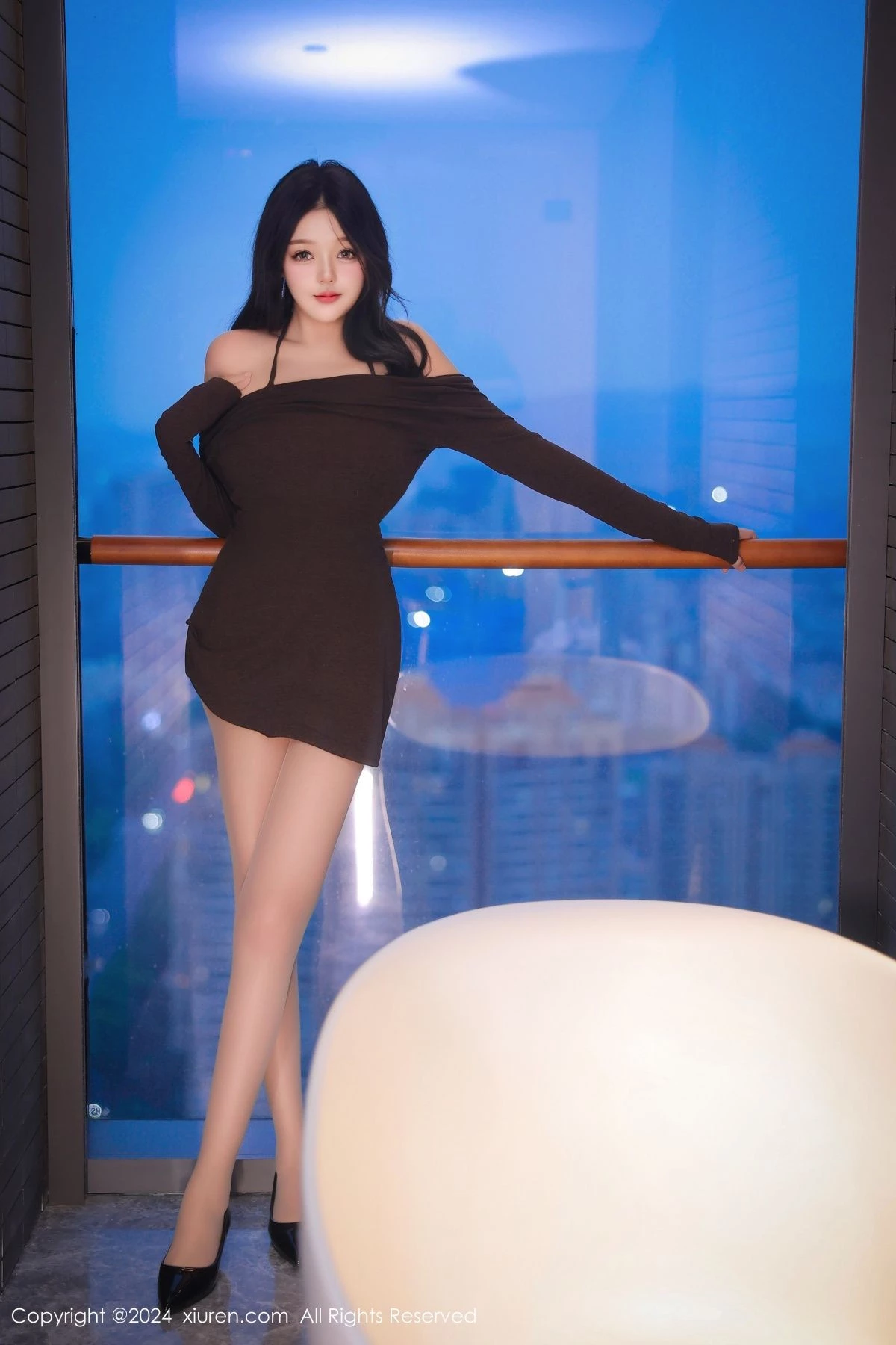 秀人集.com_[XiuRen秀人网]No.9306_模特柚柚小奶瓶浴室场景深色连衣裙配超薄灰丝秀凹凸身材诱惑写真80P