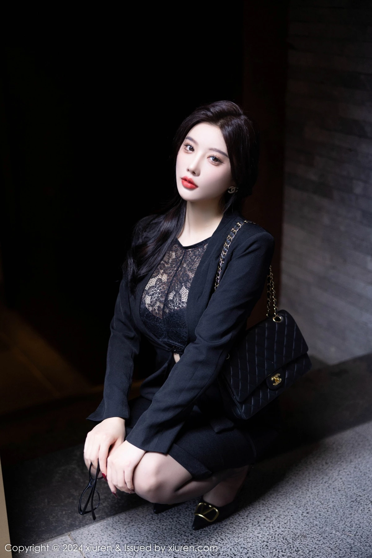 秀人集.com_[XiuRen秀人网]No.9190_女神杨晨晨Yome性感黑色OL露蕾丝内衣配超薄黑丝极致魅惑写真80P