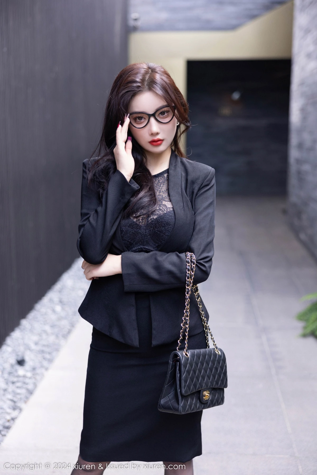 秀人集.com_[XiuRen秀人网]No.9190_女神杨晨晨Yome性感黑色OL露蕾丝内衣配超薄黑丝极致魅惑写真80P