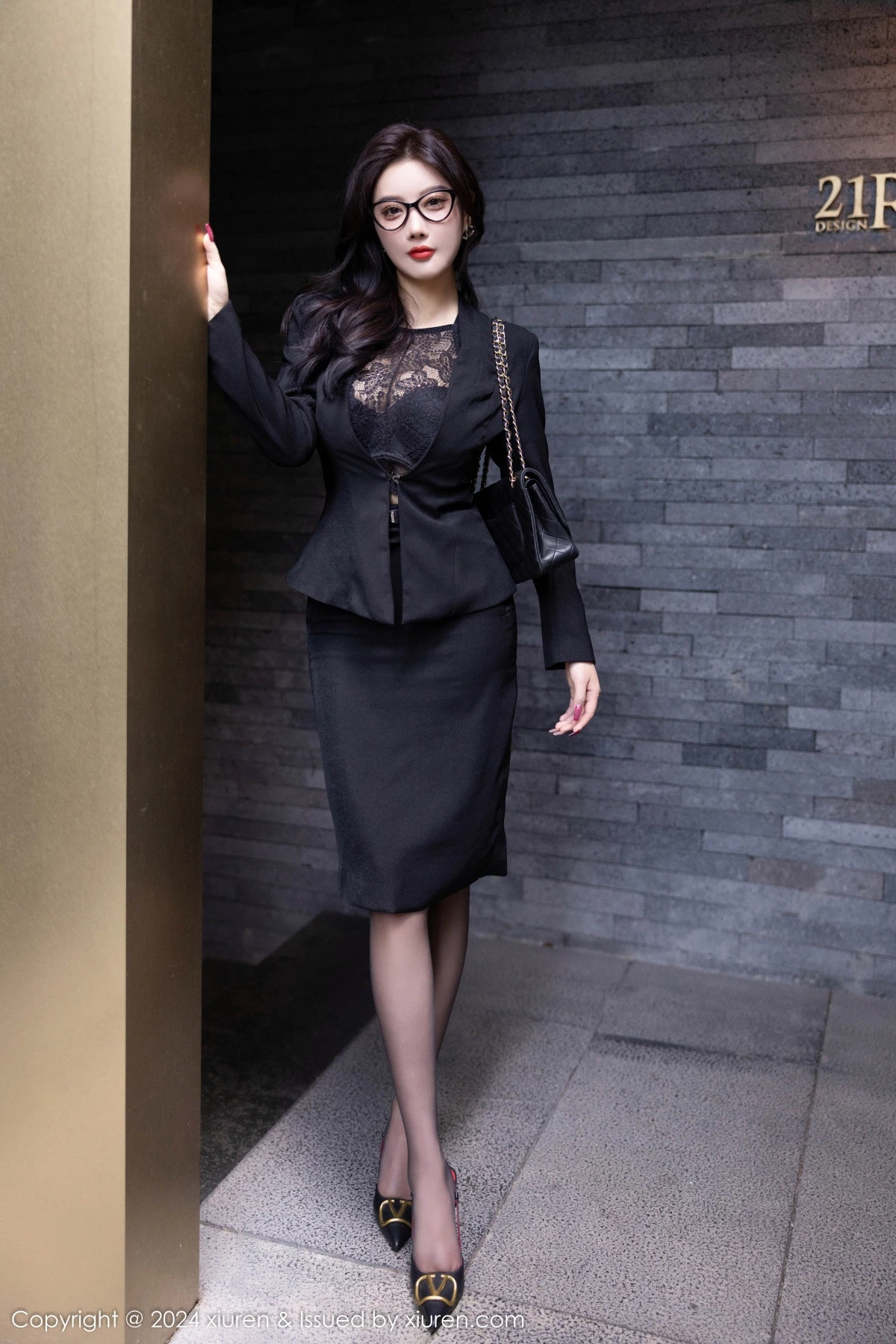 秀人集.com_[XiuRen秀人网]No.9190_女神杨晨晨Yome性感黑色OL露蕾丝内衣配超薄黑丝极致魅惑写真80P