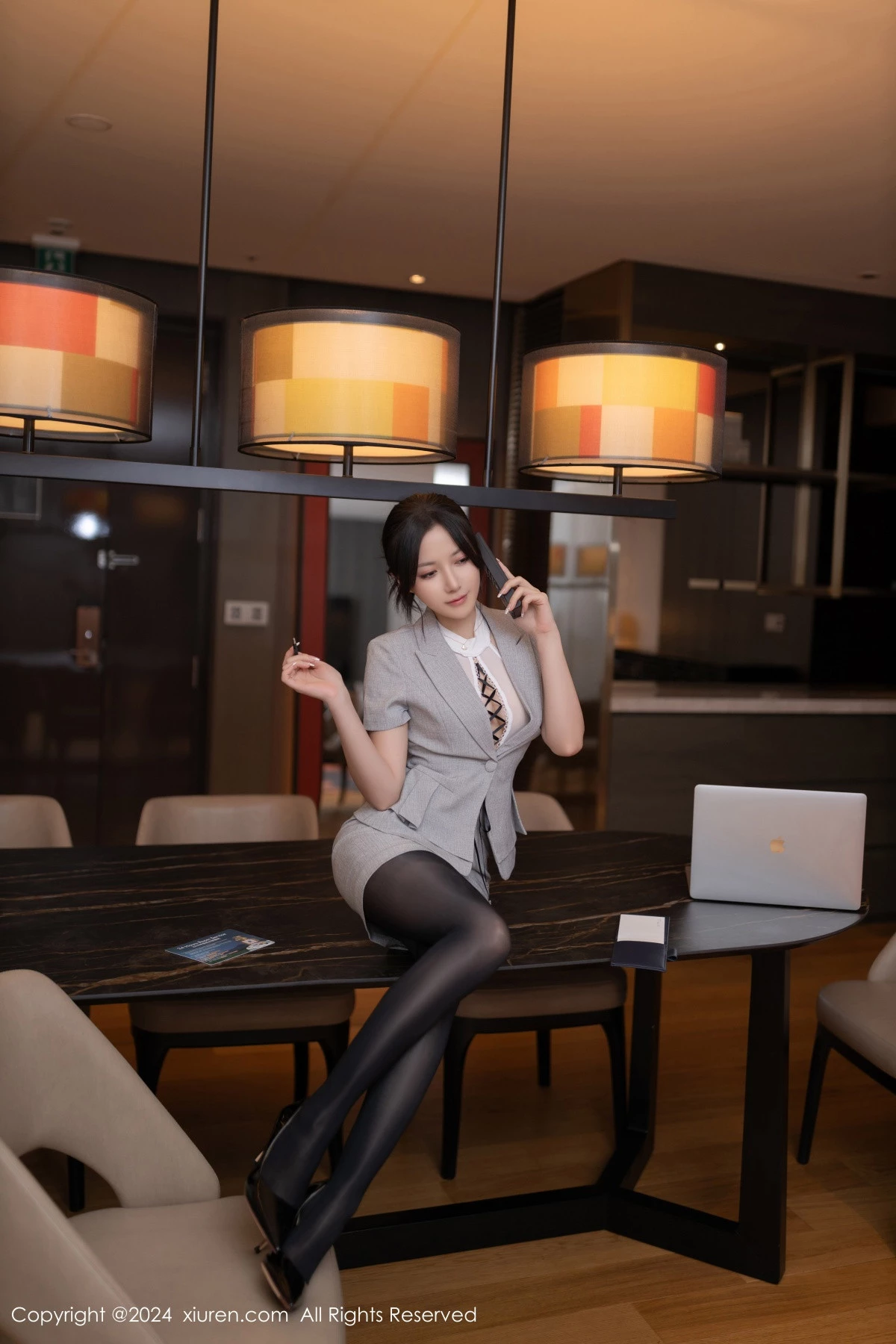 秀人集.com_[XiuRen秀人网]No.9189_模特鱼子酱性感白色薄透上衣配超薄黑丝秀婀娜身段迷人诱惑写真82P