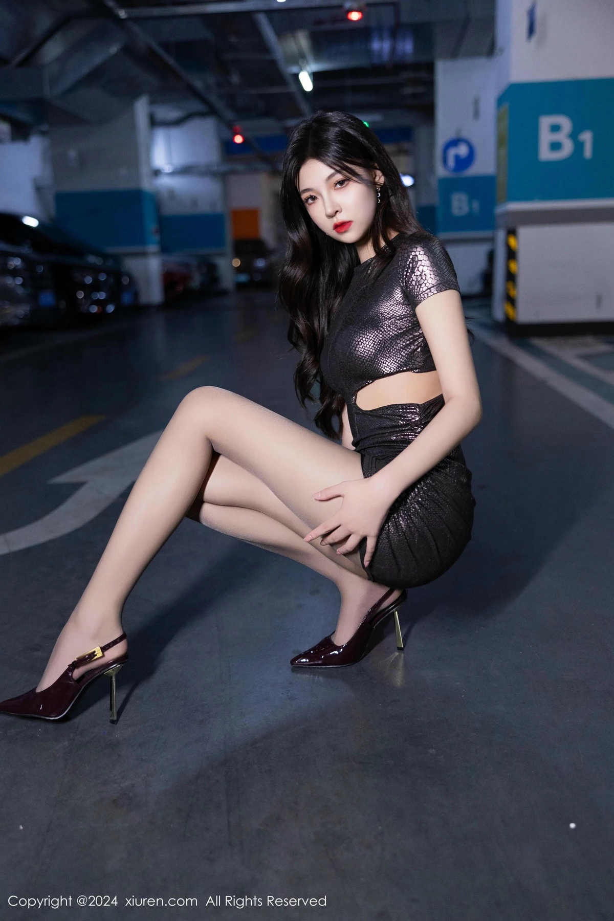 秀人集.com_[XiuRen秀人网]No.9368_模特初梦瑶性感黑色连衣短裙+紫色情趣内衣秀曼妙身姿诱惑写真84P